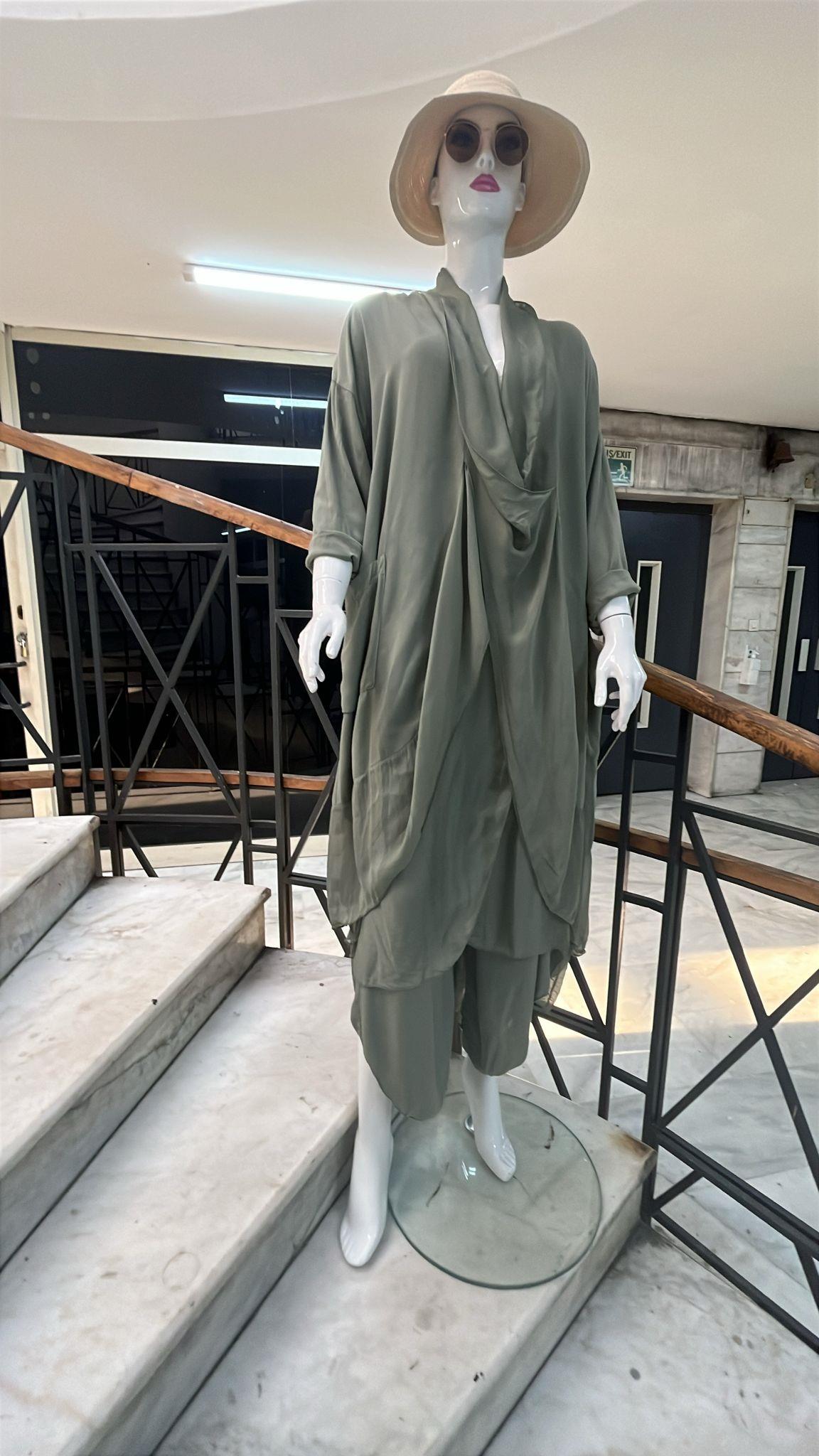 Italyan Ipek Detaylı Oversize Sonsuzluk Kaftan  Bluz- Asimetrik Pantolon Takım