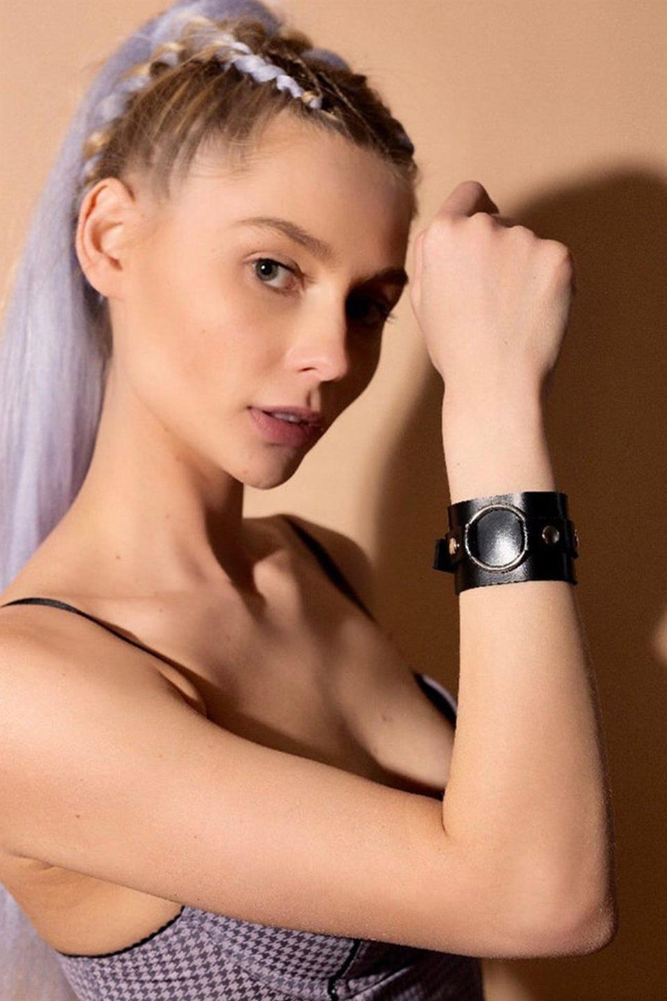 Kadın Harness Siyah Kalın Halkalı Deri Bileklik