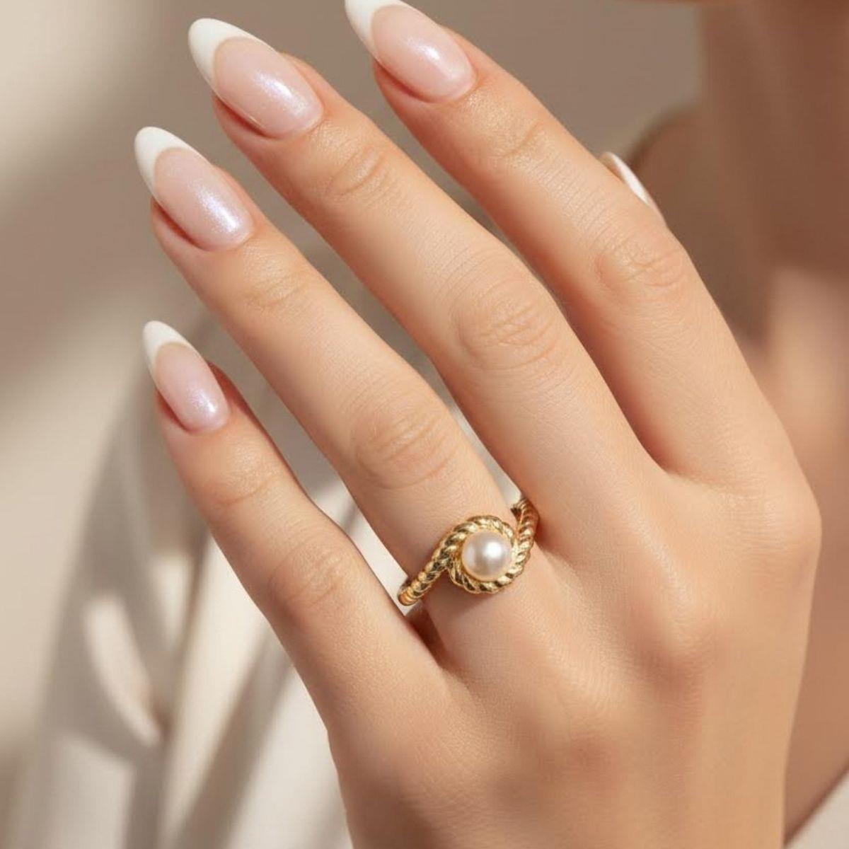 İncili Altın Yüzük