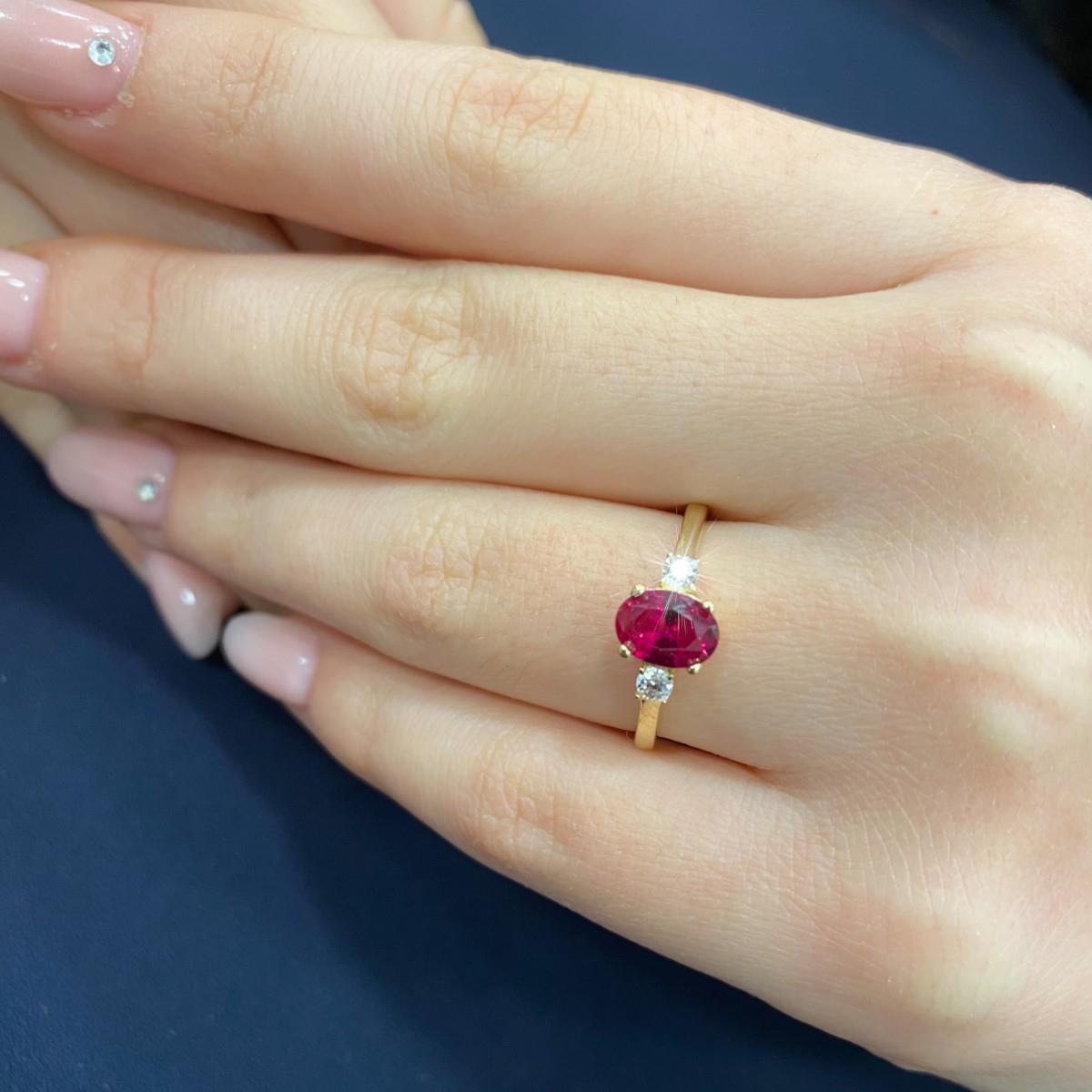 Yakut Renkli Altın Üçtaş Yüzük YZA 109 01 07 00