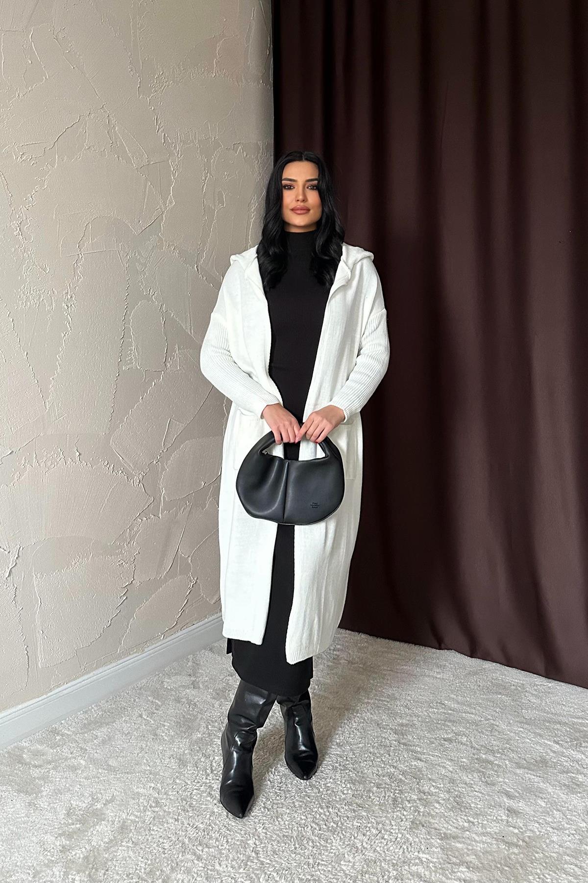 Arkası Yazılı Hırka