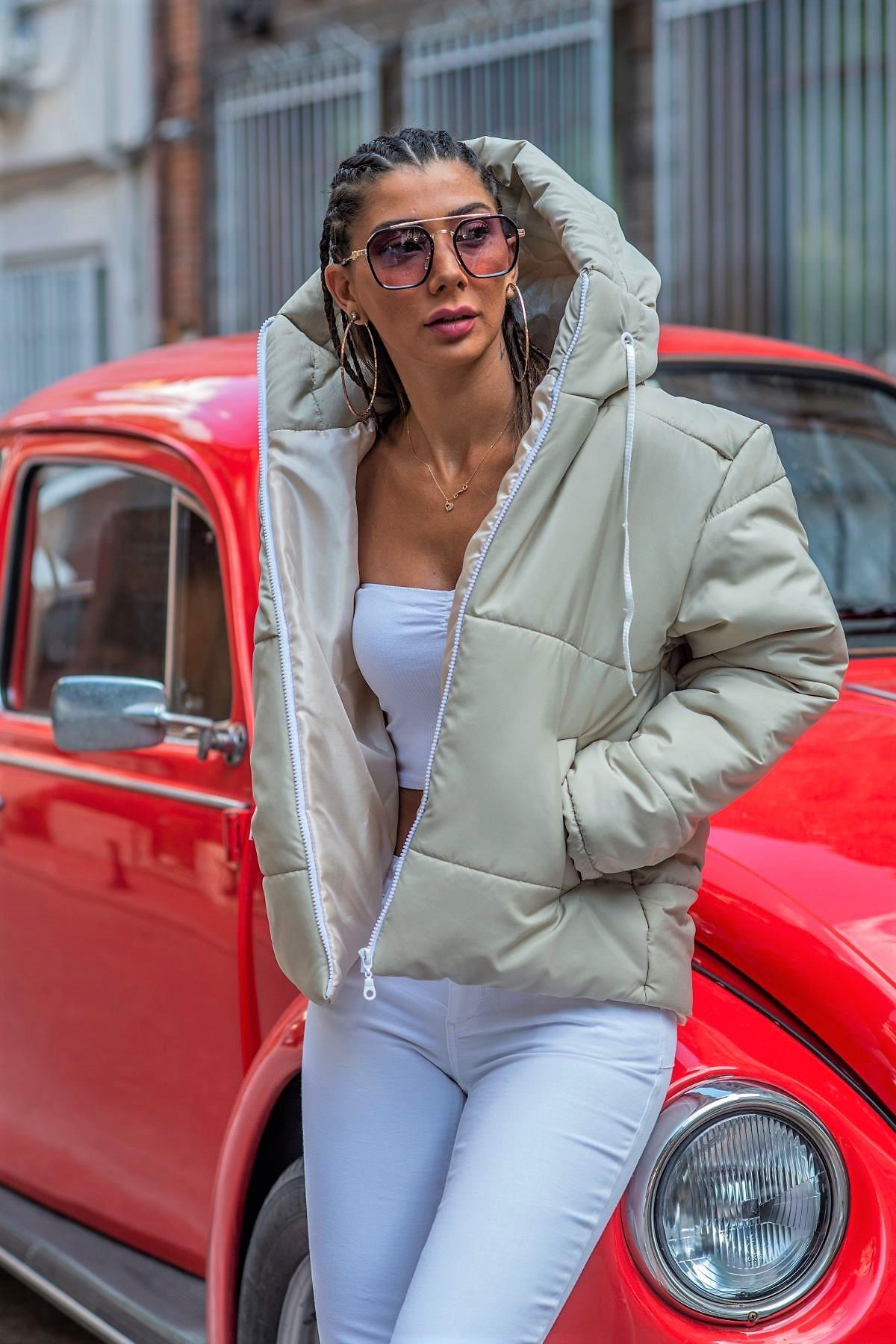 Bej Su Geçirmez Kapüşonlu Şişme Mont