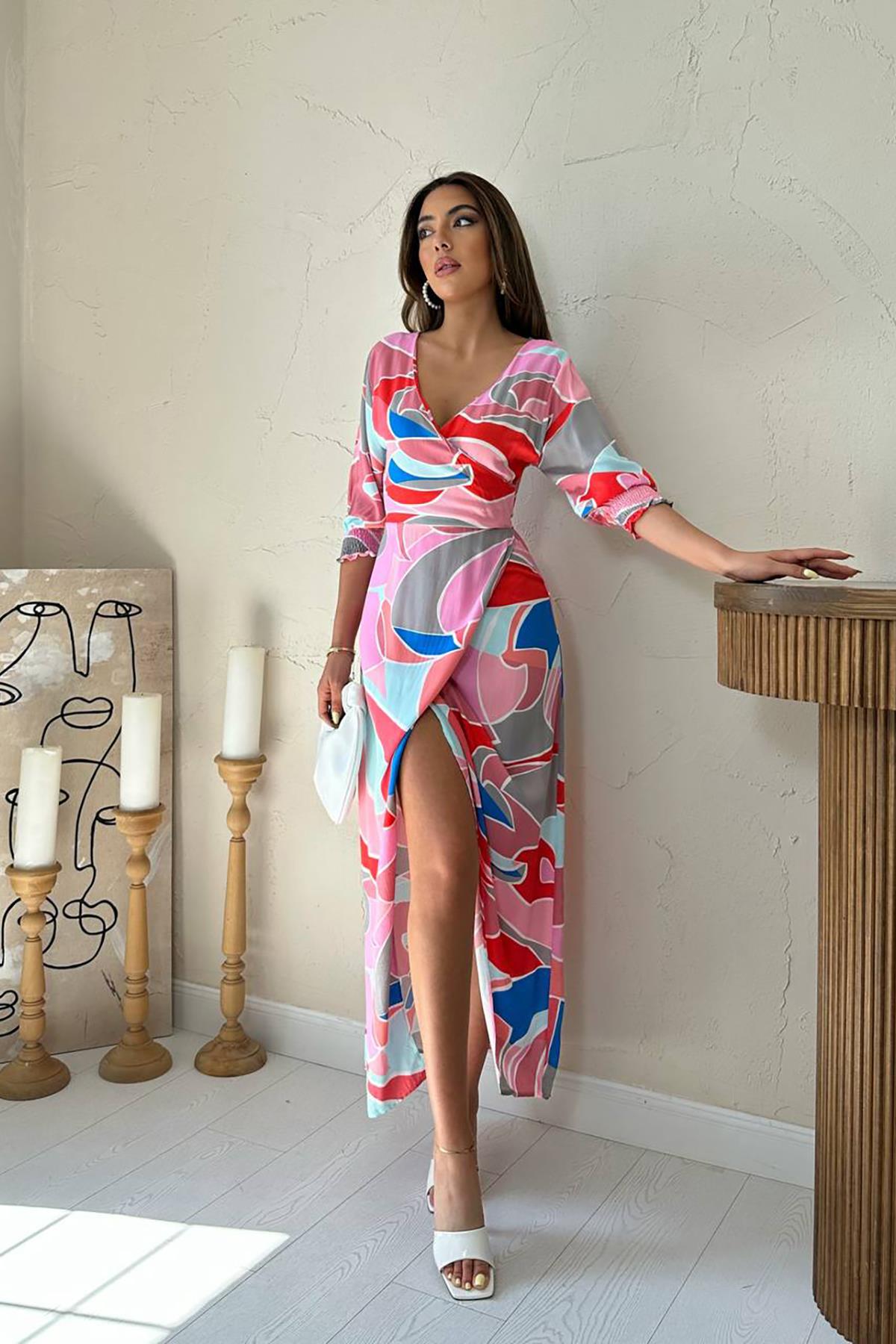 Desenli Yırtmaçlı Elbise