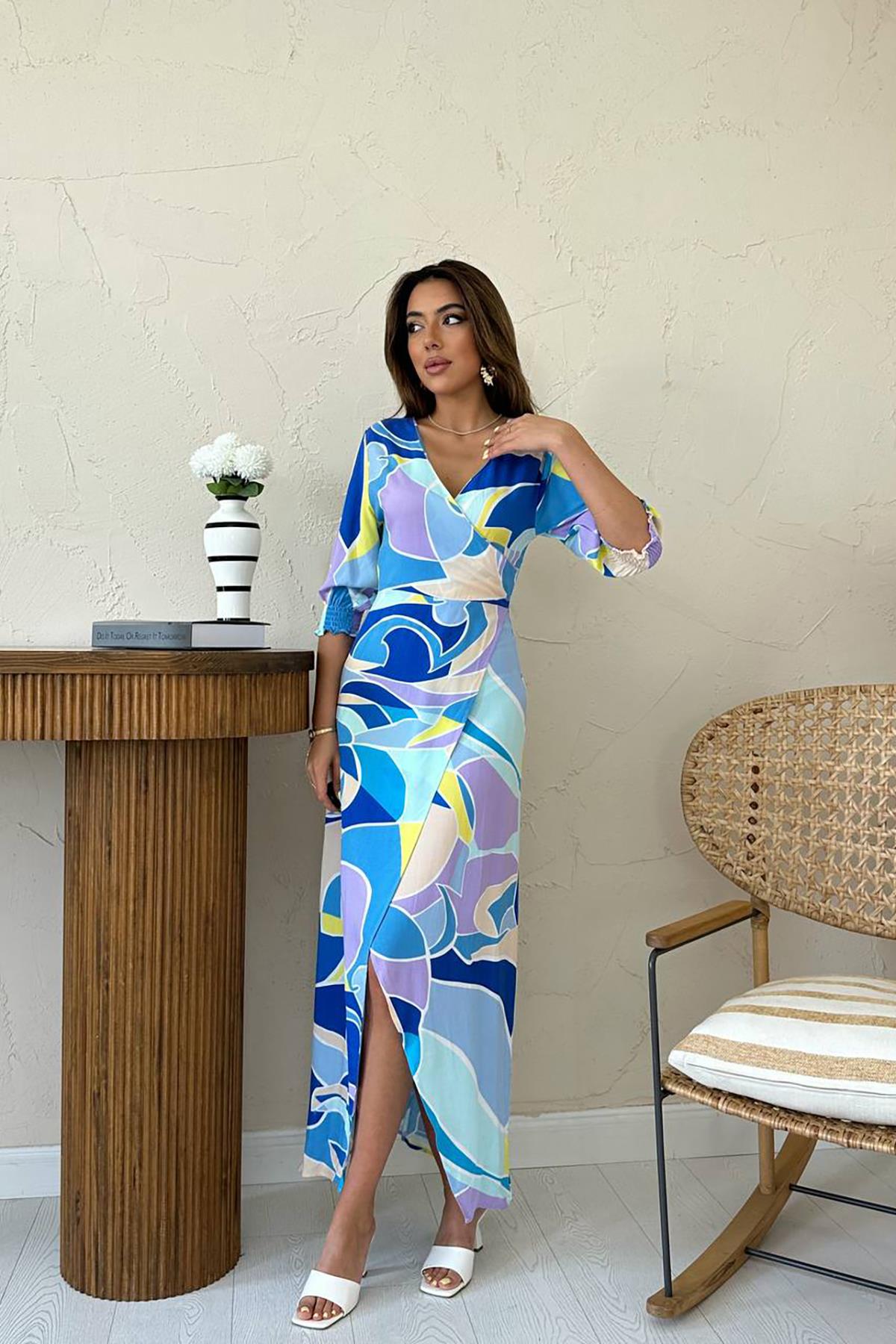 Desenli Yırtmaçlı Elbise