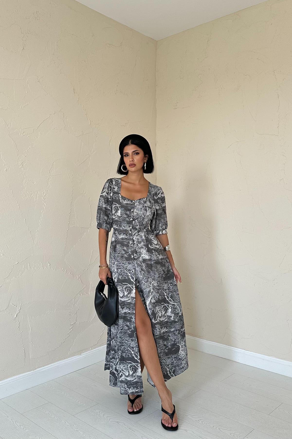 Önü Düğmeli Kalp Yaka Elbise