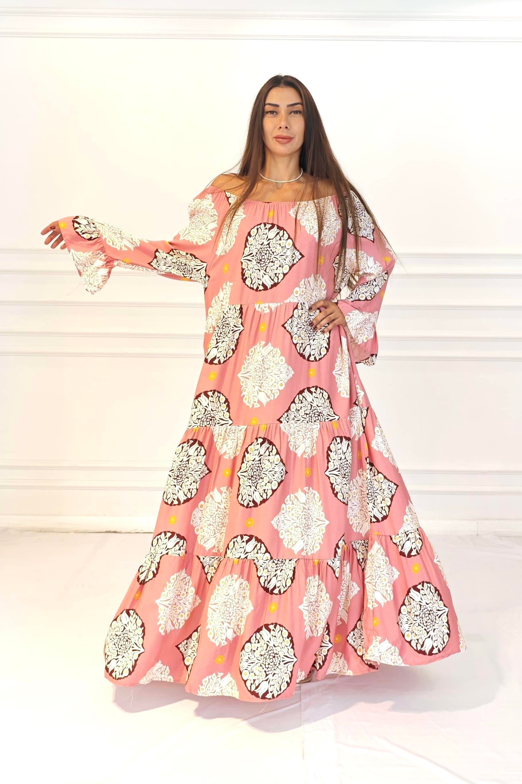 Pembe Madonna Yaka Desenli Eteği Kat Kat Uzun Elbise