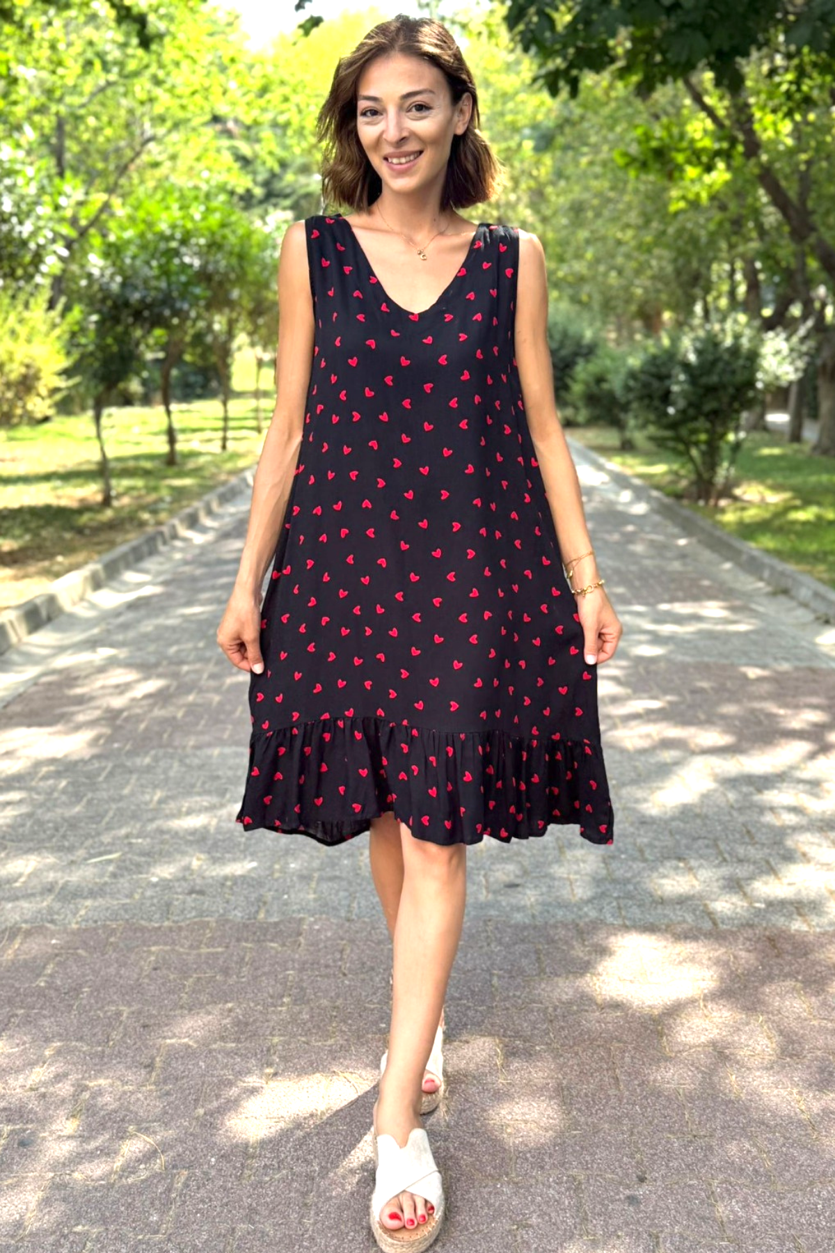 Siyah Kalpli Kalın Askılı Fırfırlı Kısa Elbise