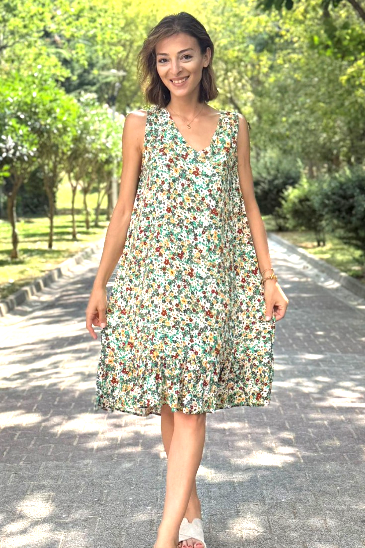 Yeşil Çıtır Çiçek Desenli Kalın Askılı Fırfırlı Kısa Elbise