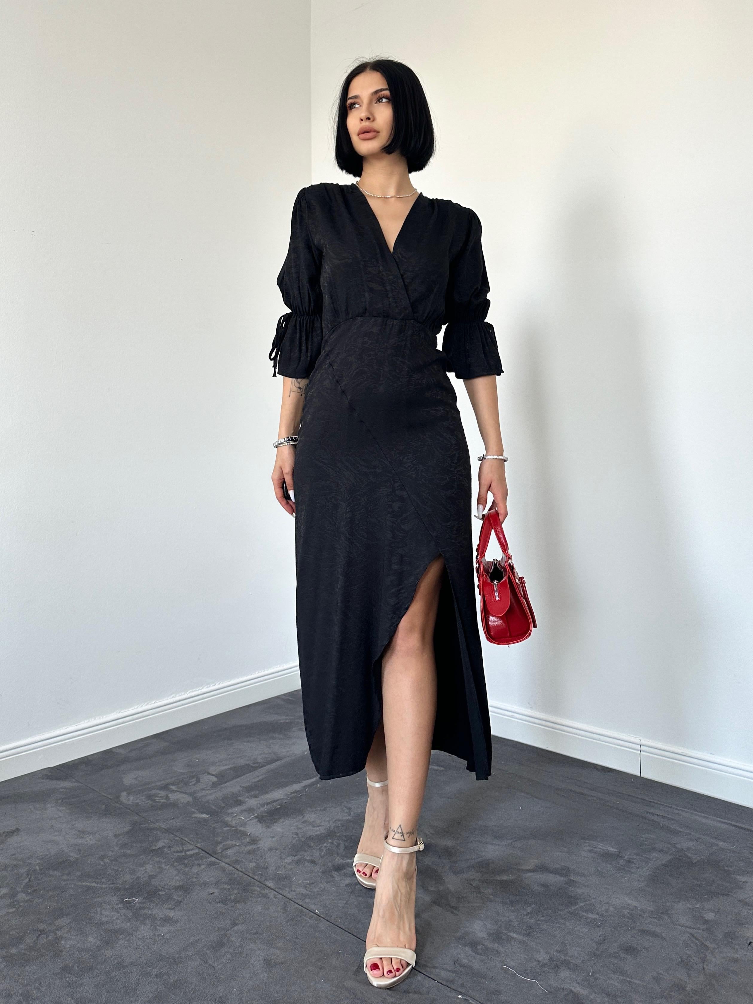 Yırtmaçlı Jakar Elbise