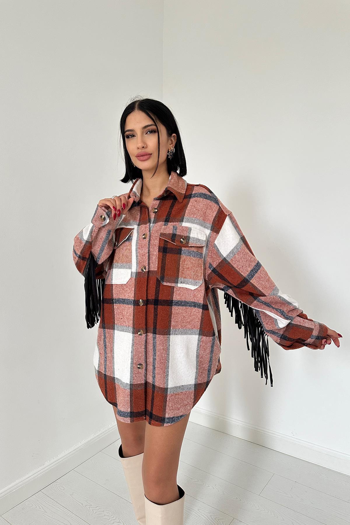 Arkası Püsküllü Gömlek