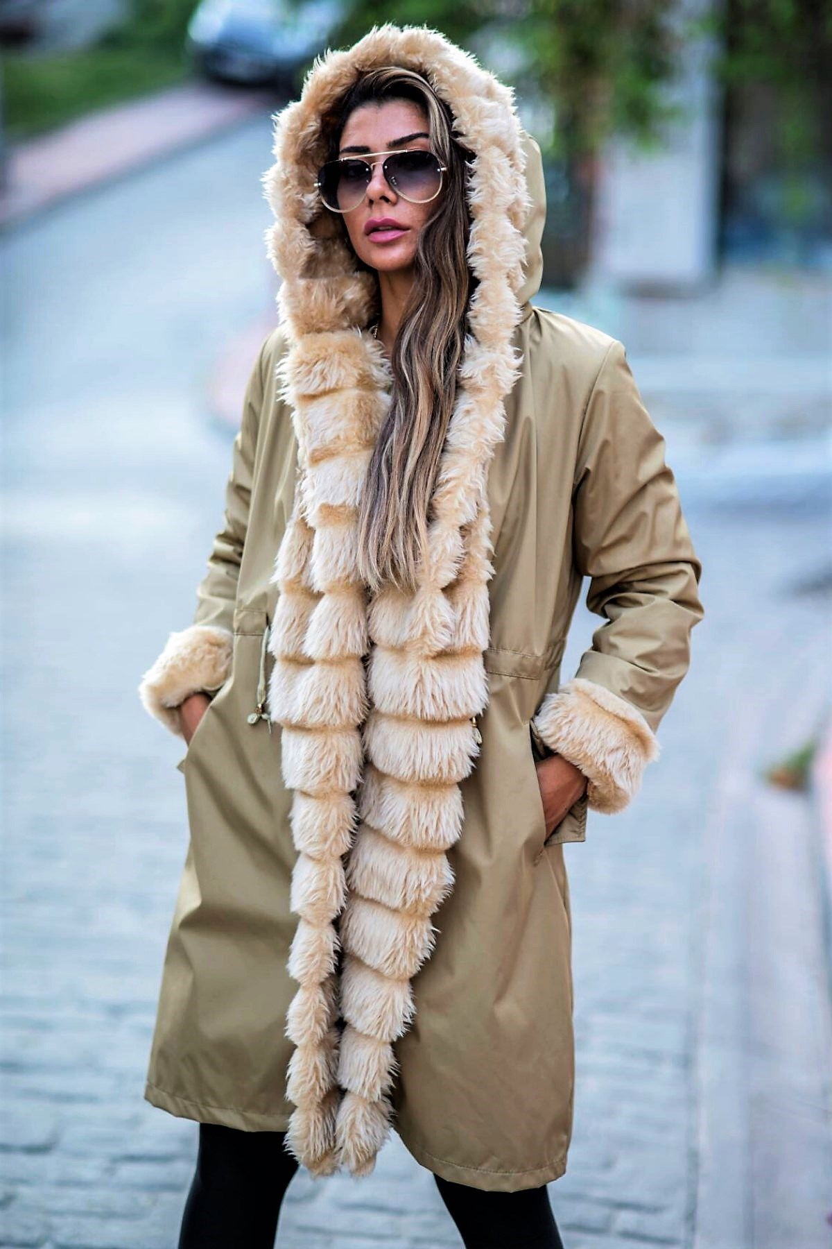 Markano Beige Wasserdichter Langer Mantel mit Kapuze und Pelz innen