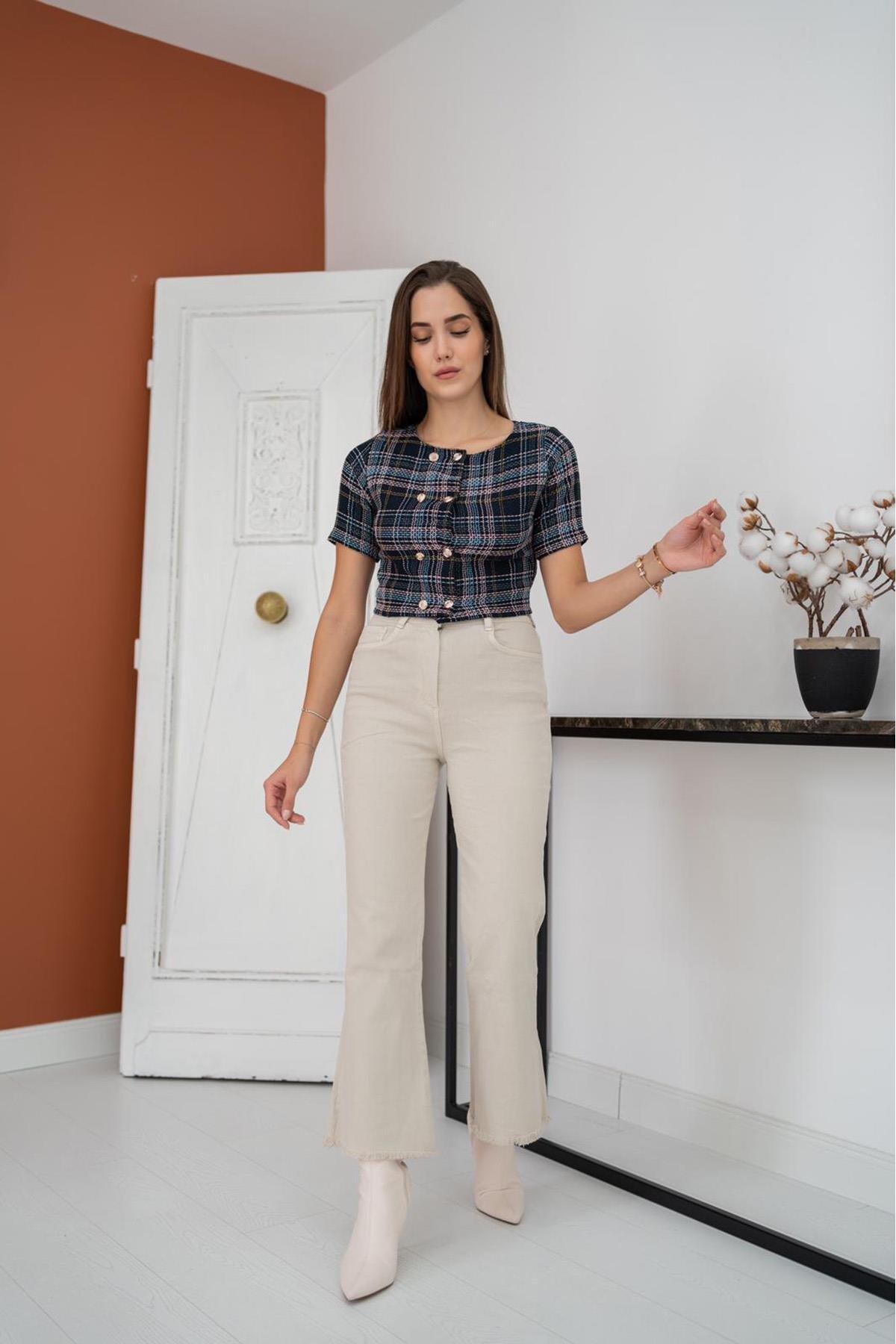 Çizgili ve Düğmeli Bluz