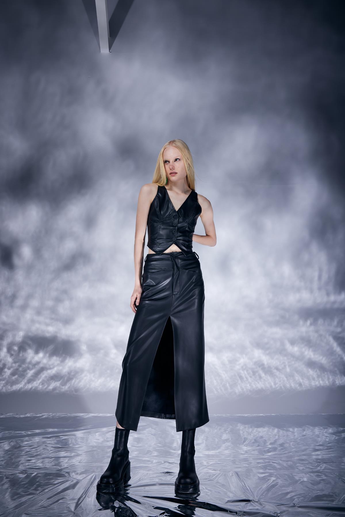 ماركانو هيرا تنورة جلدية سوداء