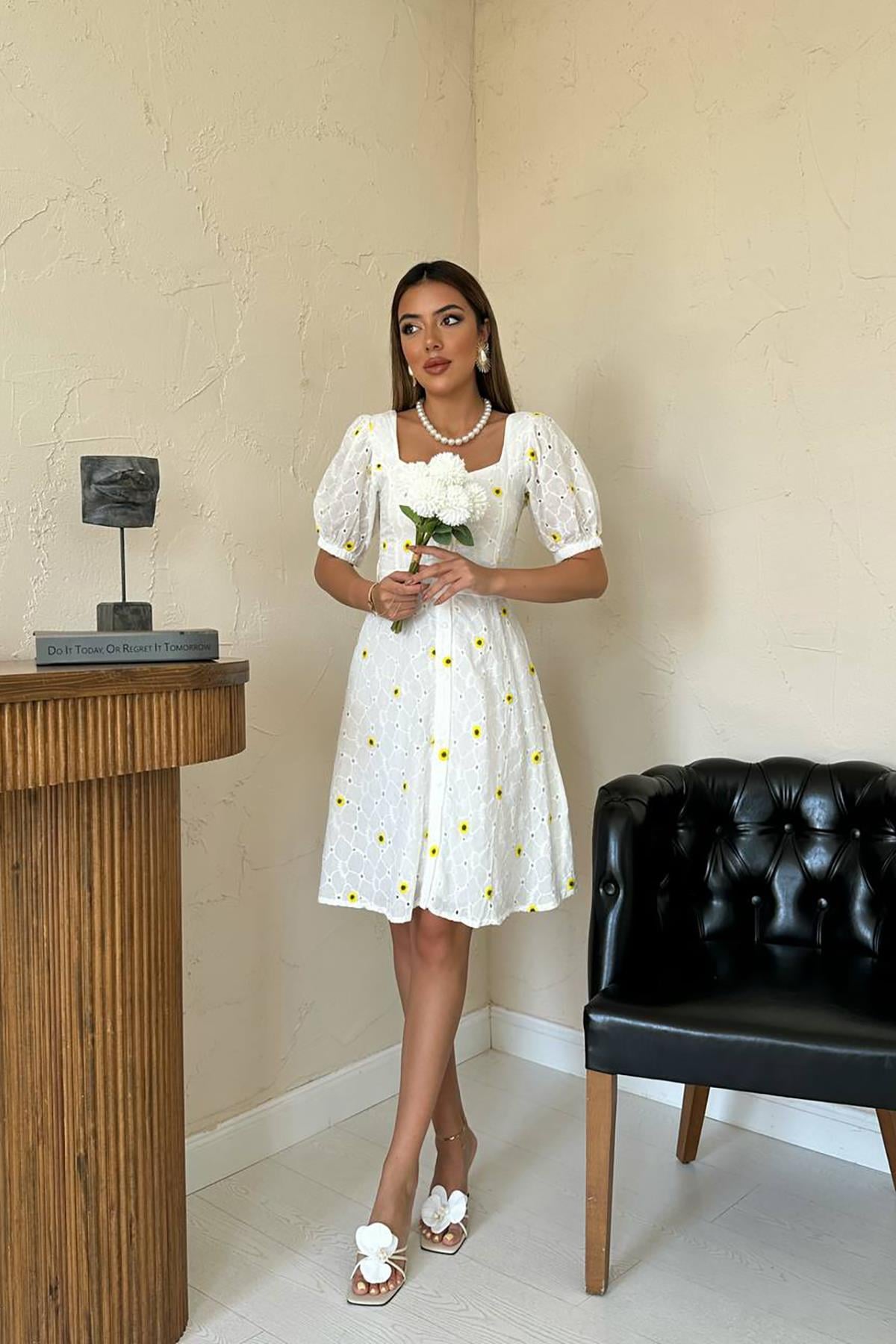 Kemerli Kare Yaka Elbise