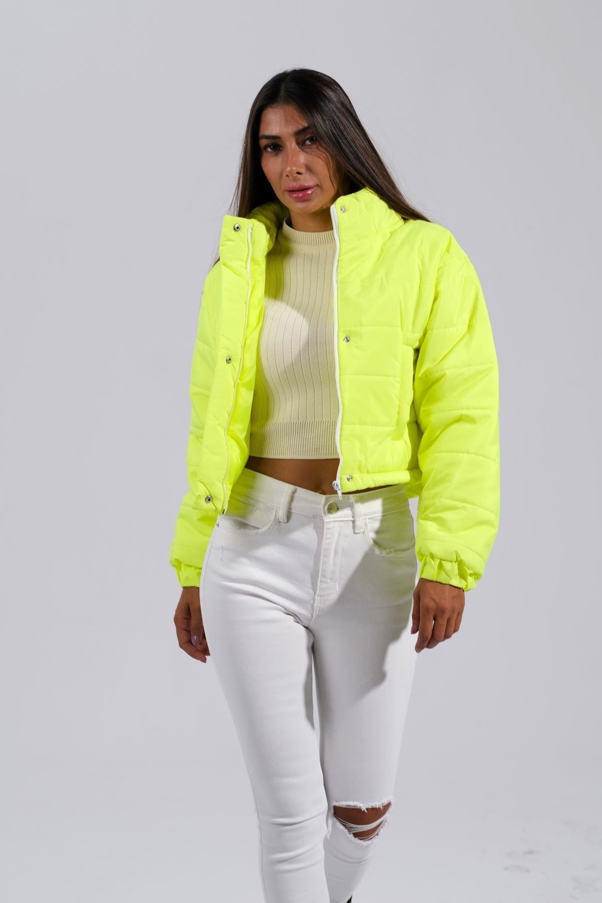 Neon Yeşil Dik Yaka Çıtçıtlı Fermuarlı Kısa Şişme Mont