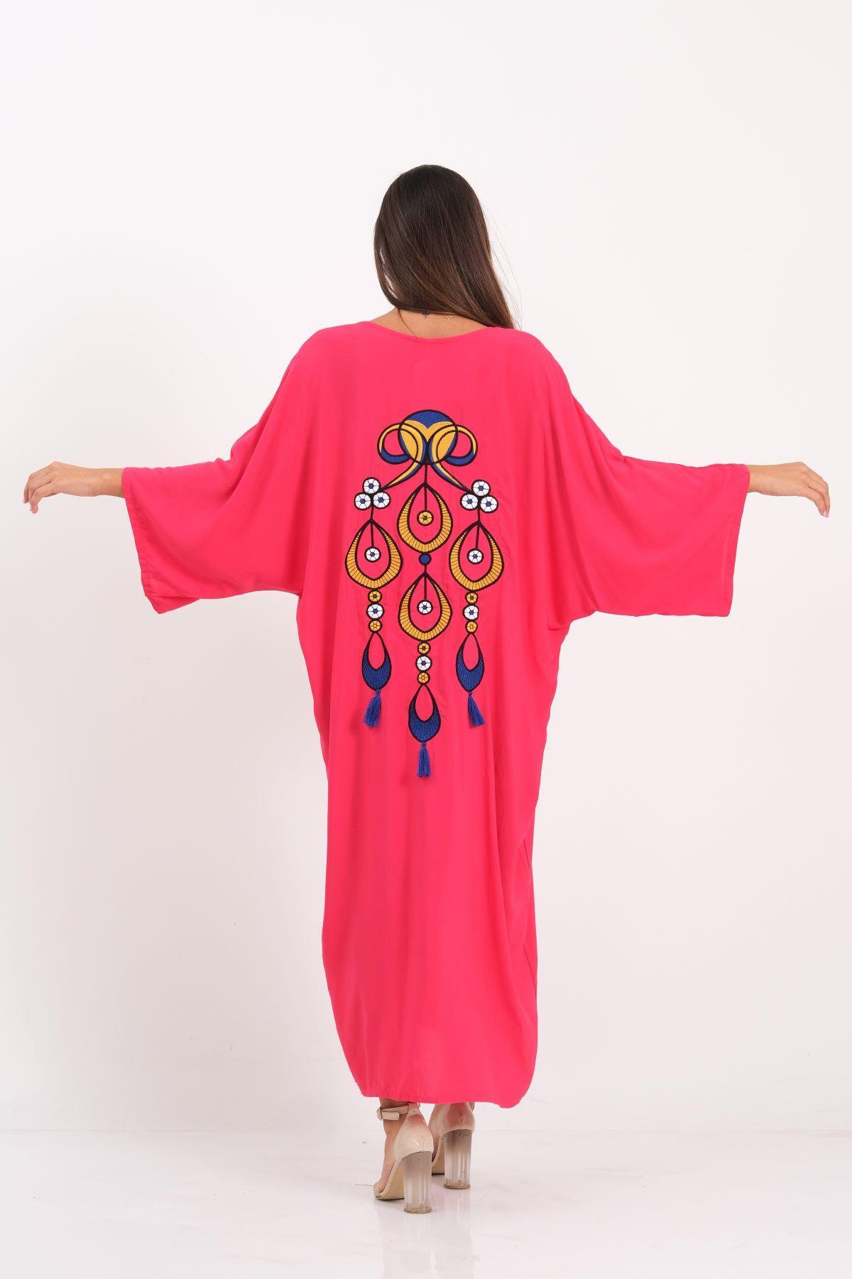 Markano Pinkes langes Shirtkleid mit überschnittenem V-Ausschnitt und authentischen, bestickten Quasten an Taschen und Rücken 