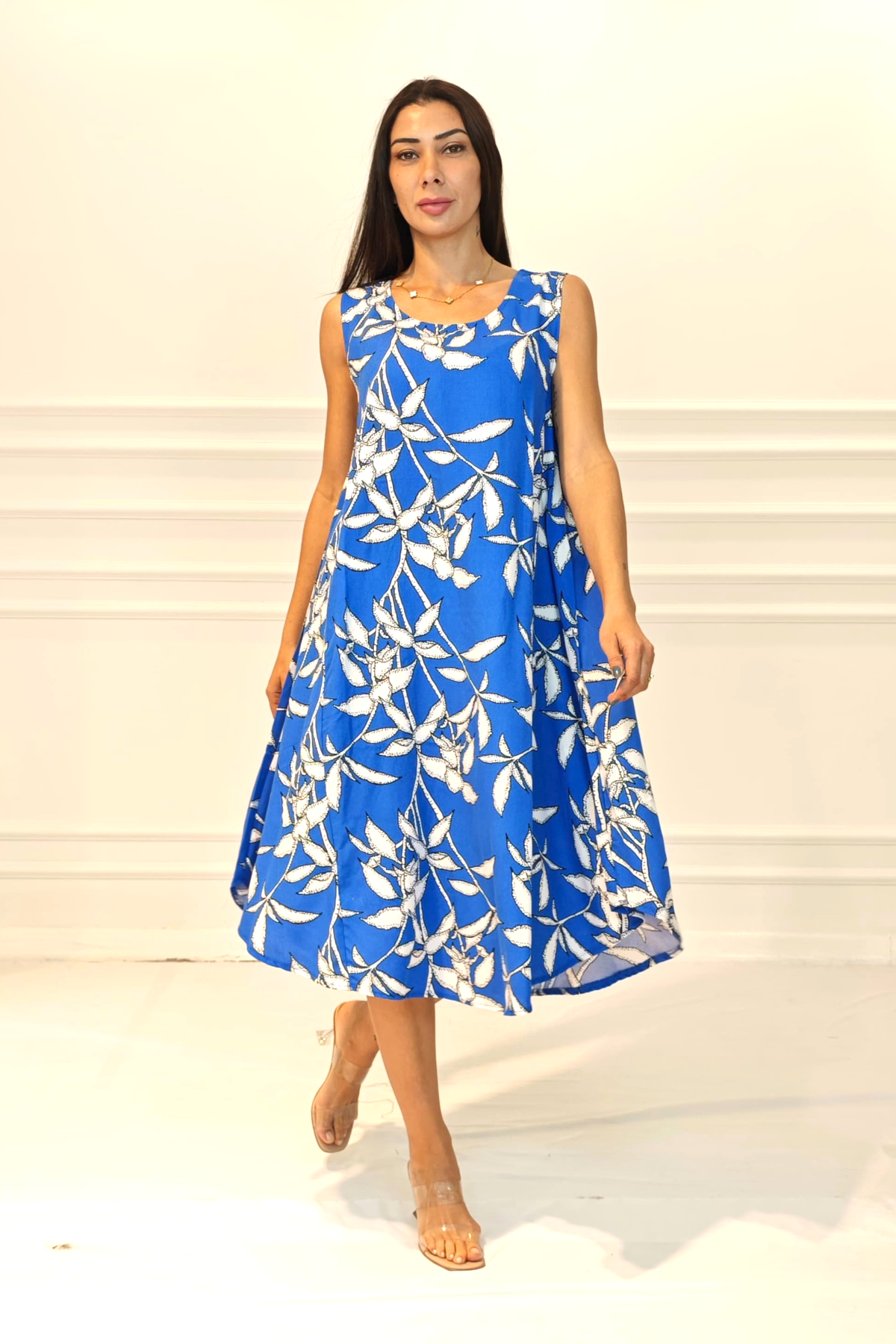 Saks Mavi Çiçekli U Yaka Askılı Midi Elbise