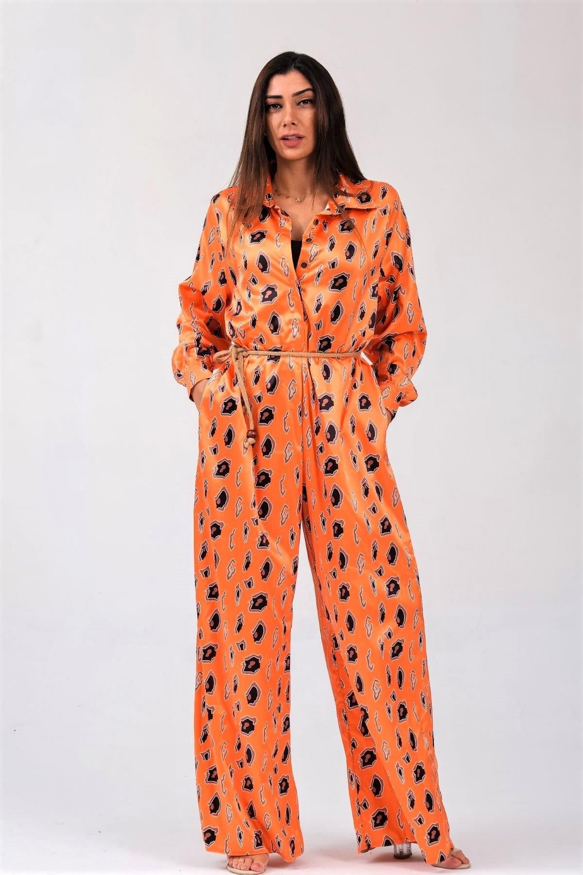 Markano Orange Gemusterter Hemdkragen Geknöpfter Gürtel Lose Bein Satin Jumpsuit