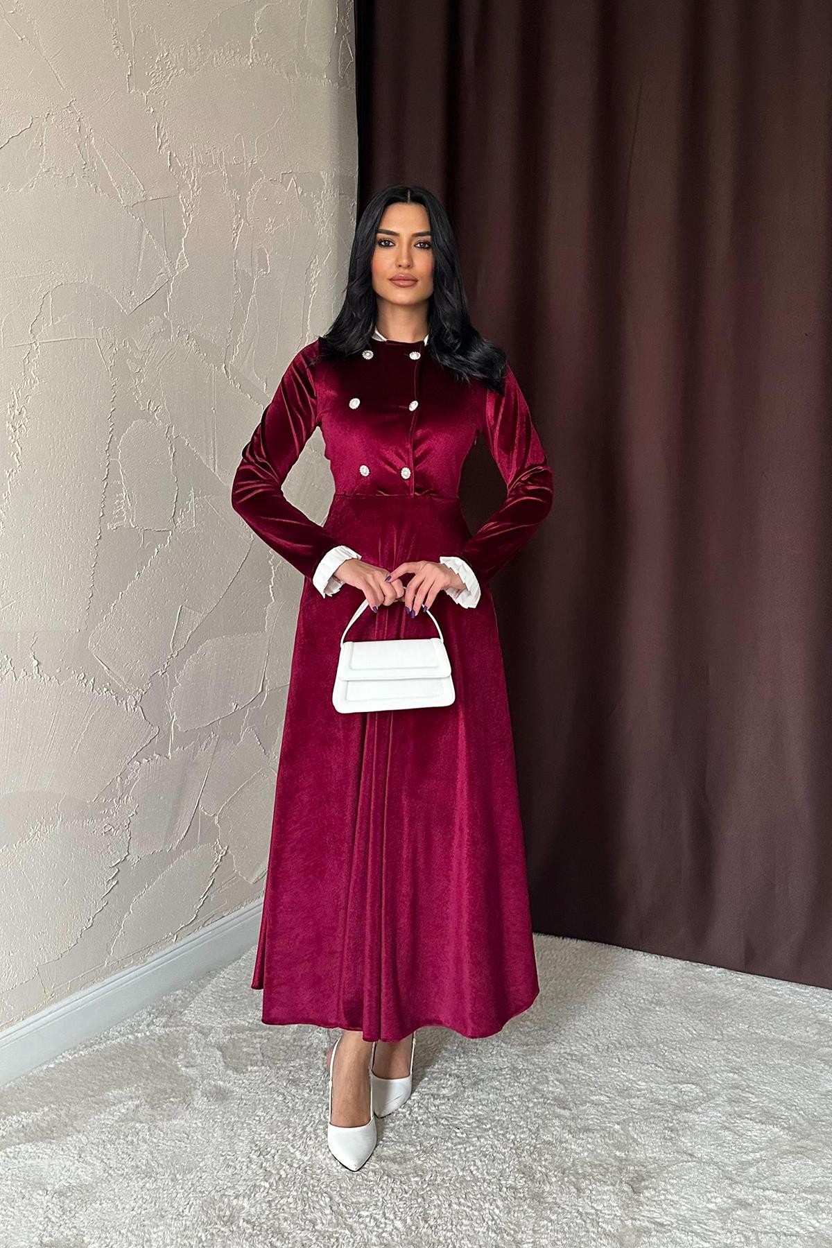 Yakası Taşlı Garnili Kadife Elbise