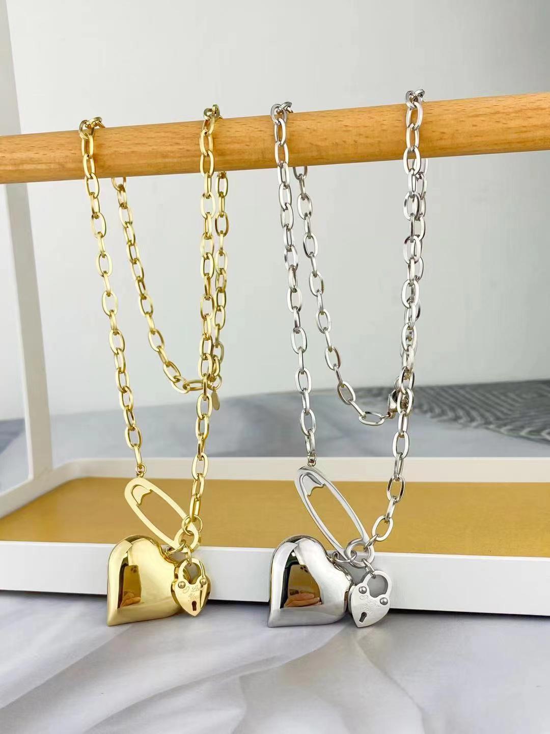 Welch Gold Çelik Çengelli İğne Kolye