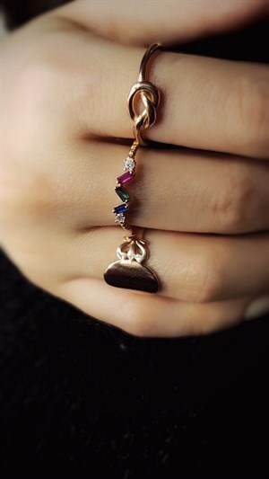 ​​ Welch Kırmızı Mavi Yeşil Baget Taşlı Gümüş Yüzük