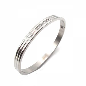 ​​​​​​​​​​​​​​Welch Taşlı Çelik Bileklik