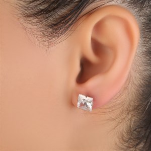 Welch Çelik Kare Taşlı Küpe