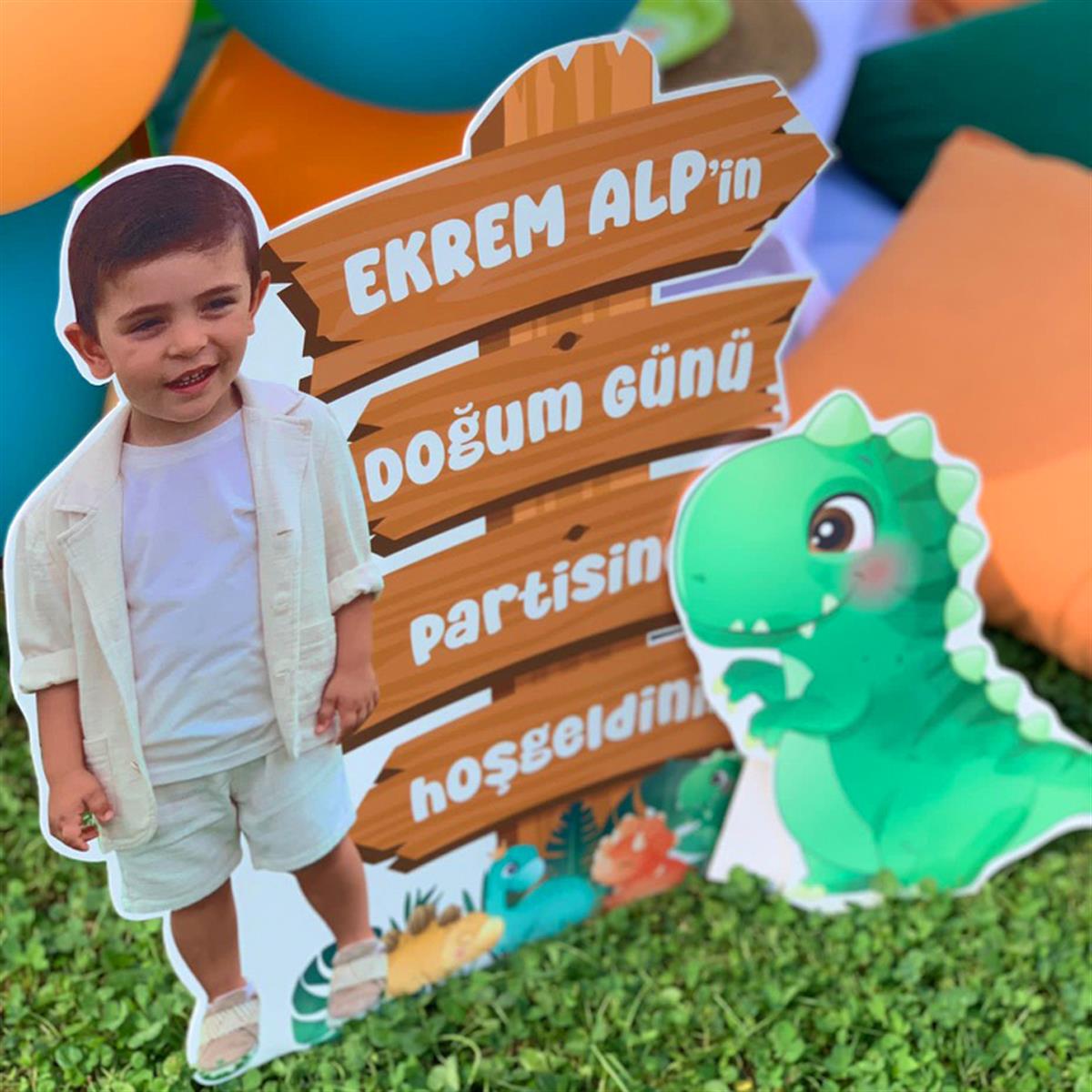 Dinozor Temalı Fotoğraflı Karşılama Panosu
