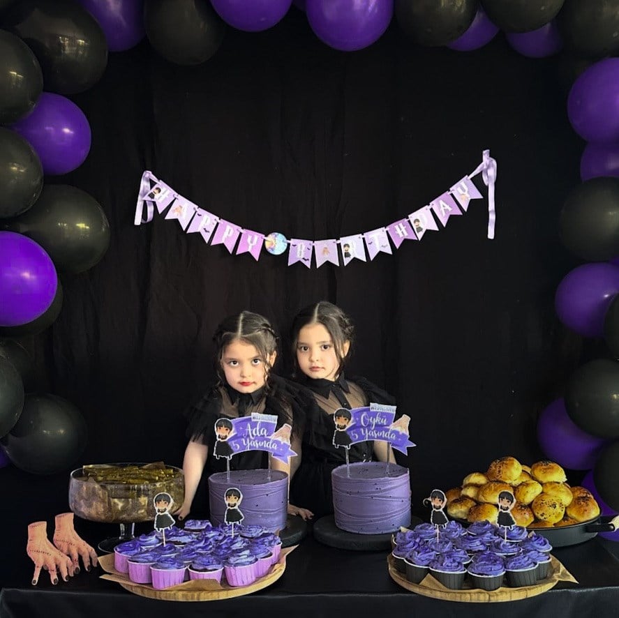 Wednesday Temalı Harf Banner