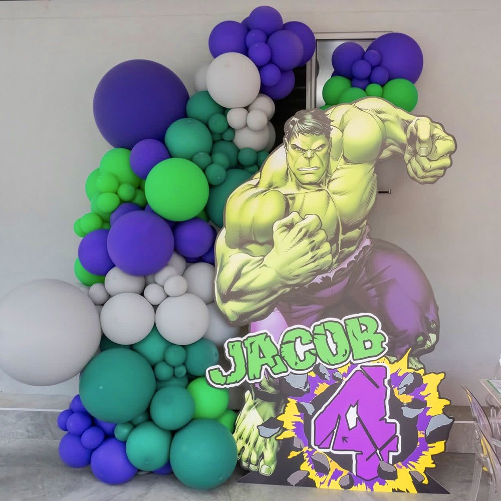 Hulk Özel İsimli Ayaklı Maket