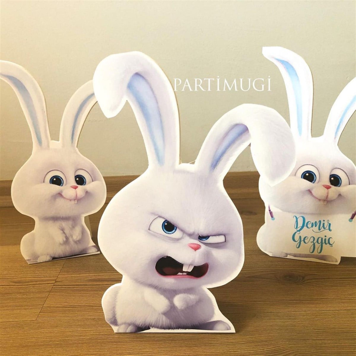 Snowy Rabbit Temalı Öfkeli Ayaklı Maket
