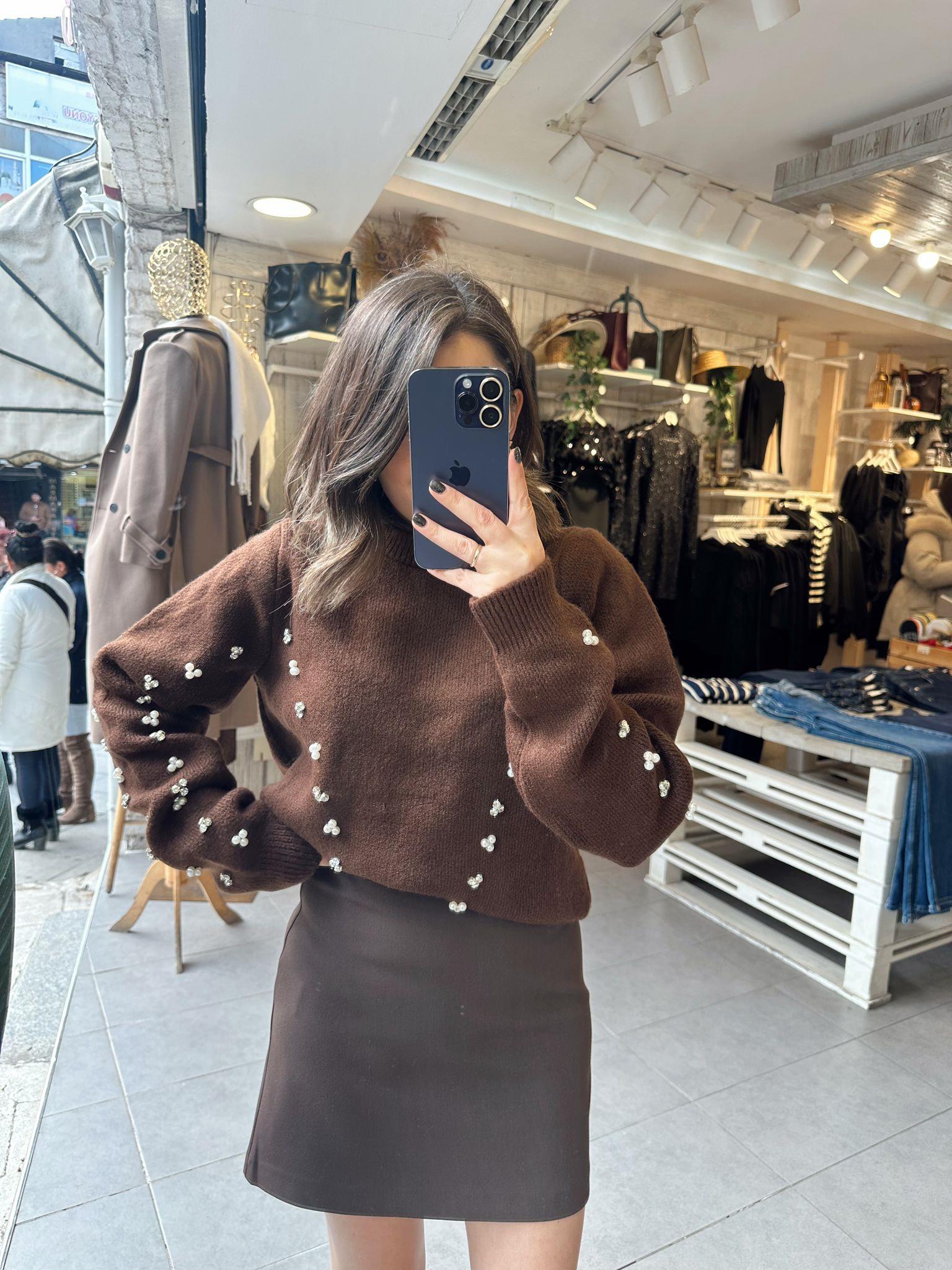 Taş İşlemeli Kahverengi Kazak 