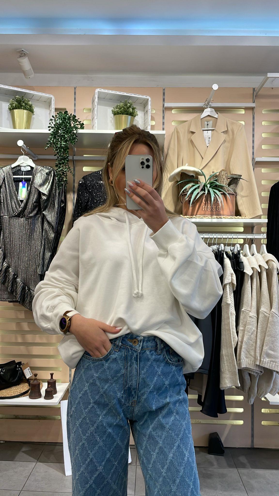 Beyaz Kapşonlu Sweatshırt 