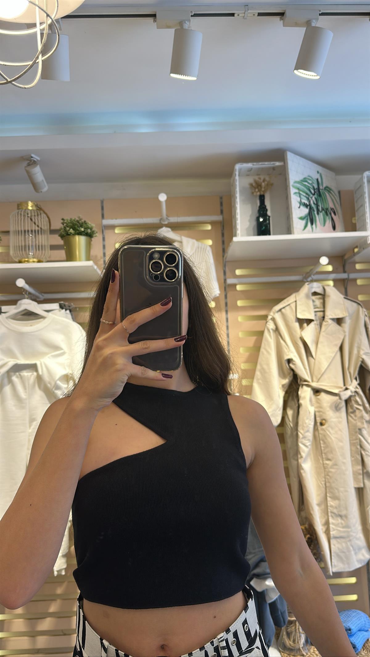 Kolsuz Siyah Önden Dekolteli Crop | StrawberryWear
