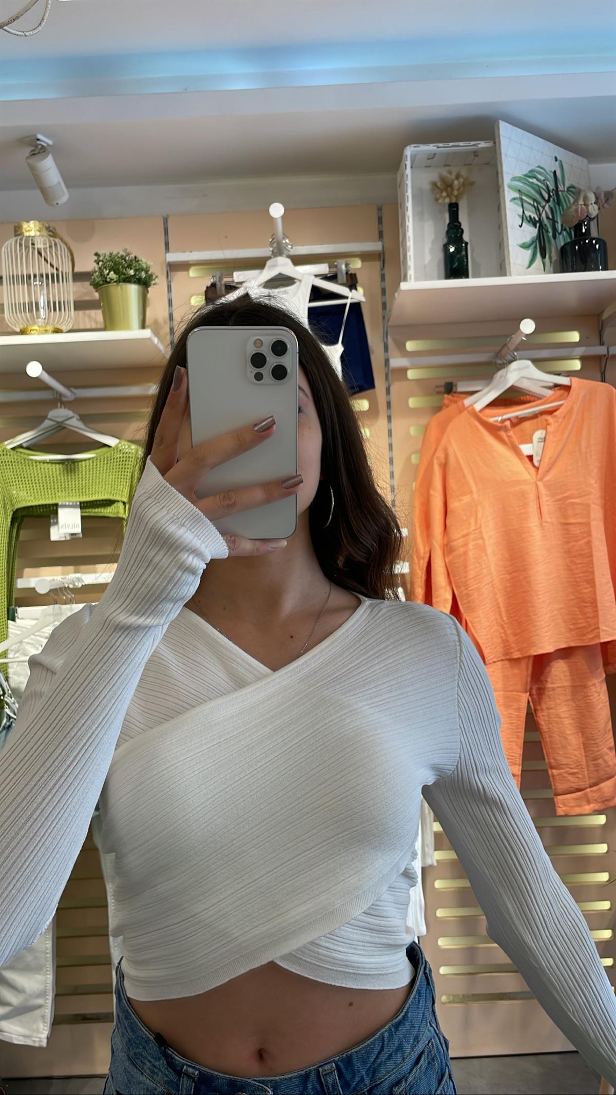 V Yaka Önü Verev Parmak Detaylı Crop | StrawberryWear