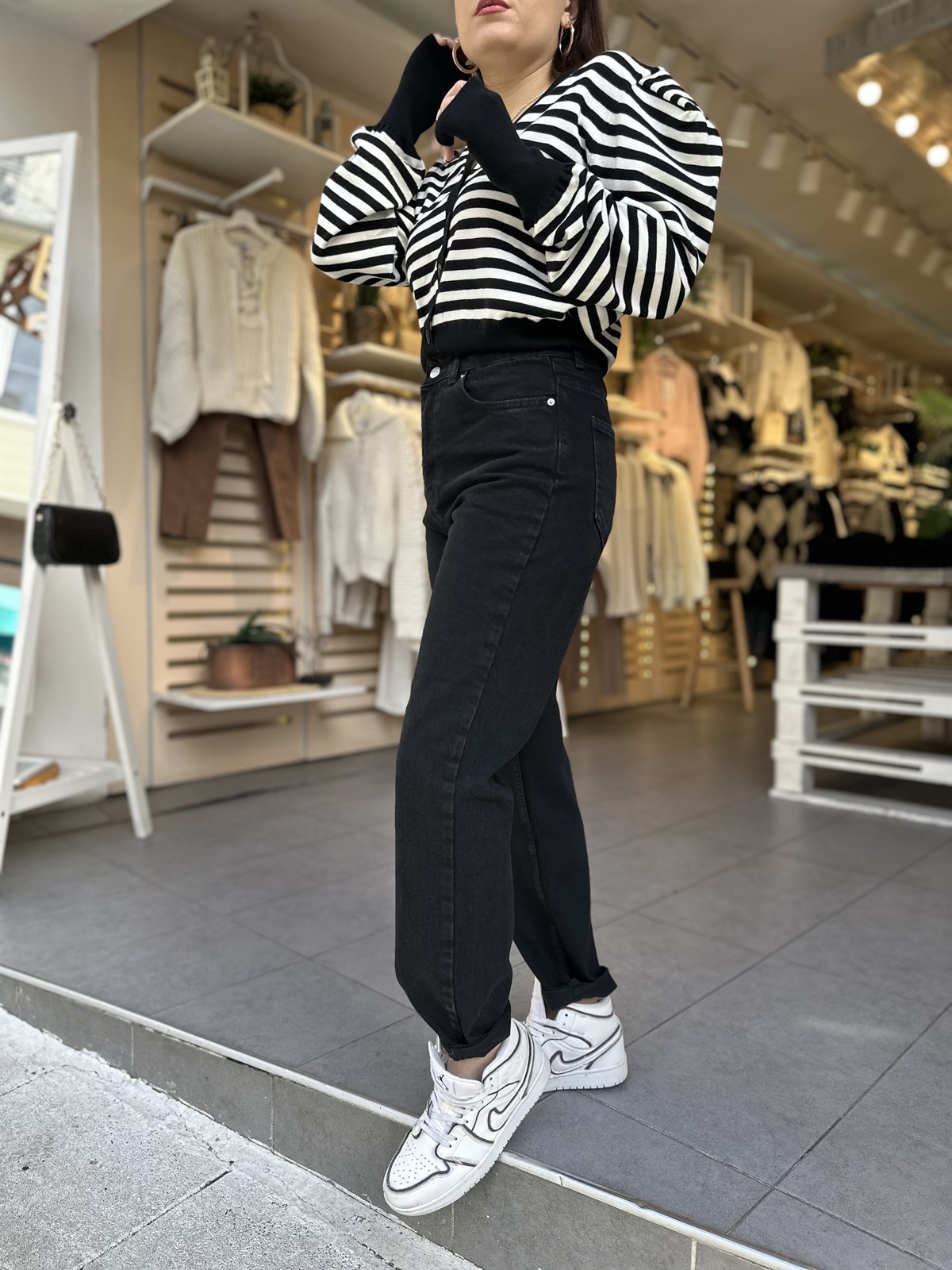 Yüksek Bel Siyah Mom Jean | StrawberryWear