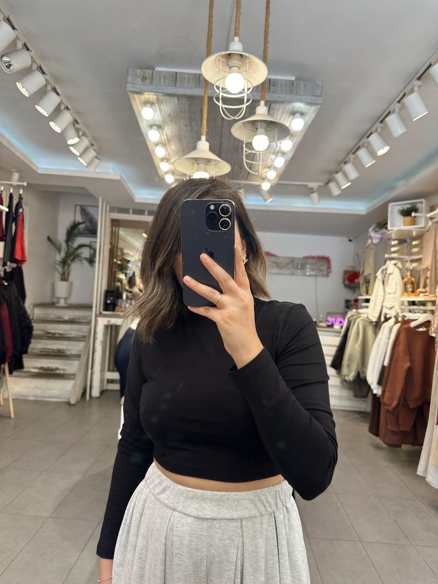 Siyah Crop 