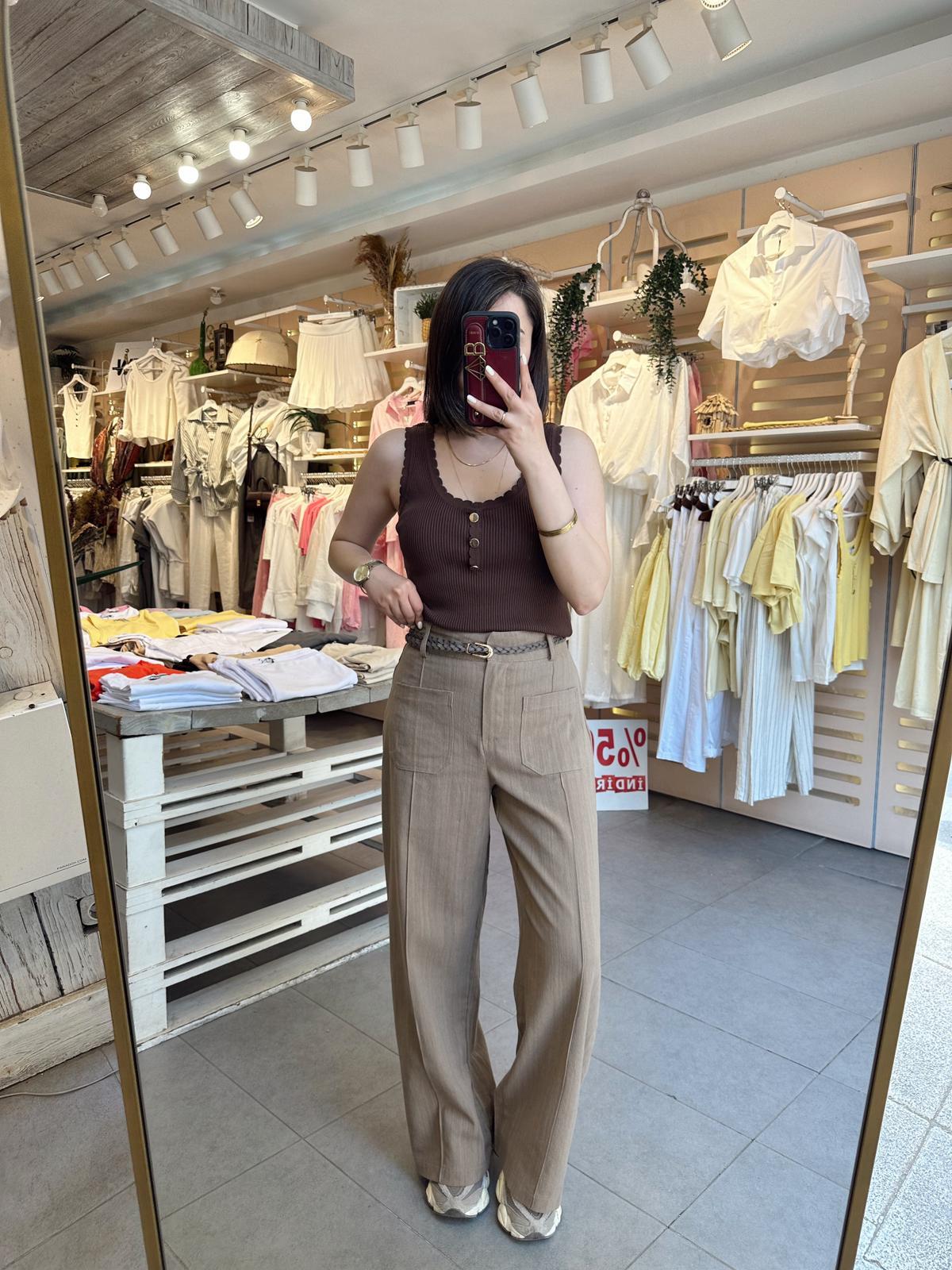 10744 Kahve Düğme Detaylı Bluz