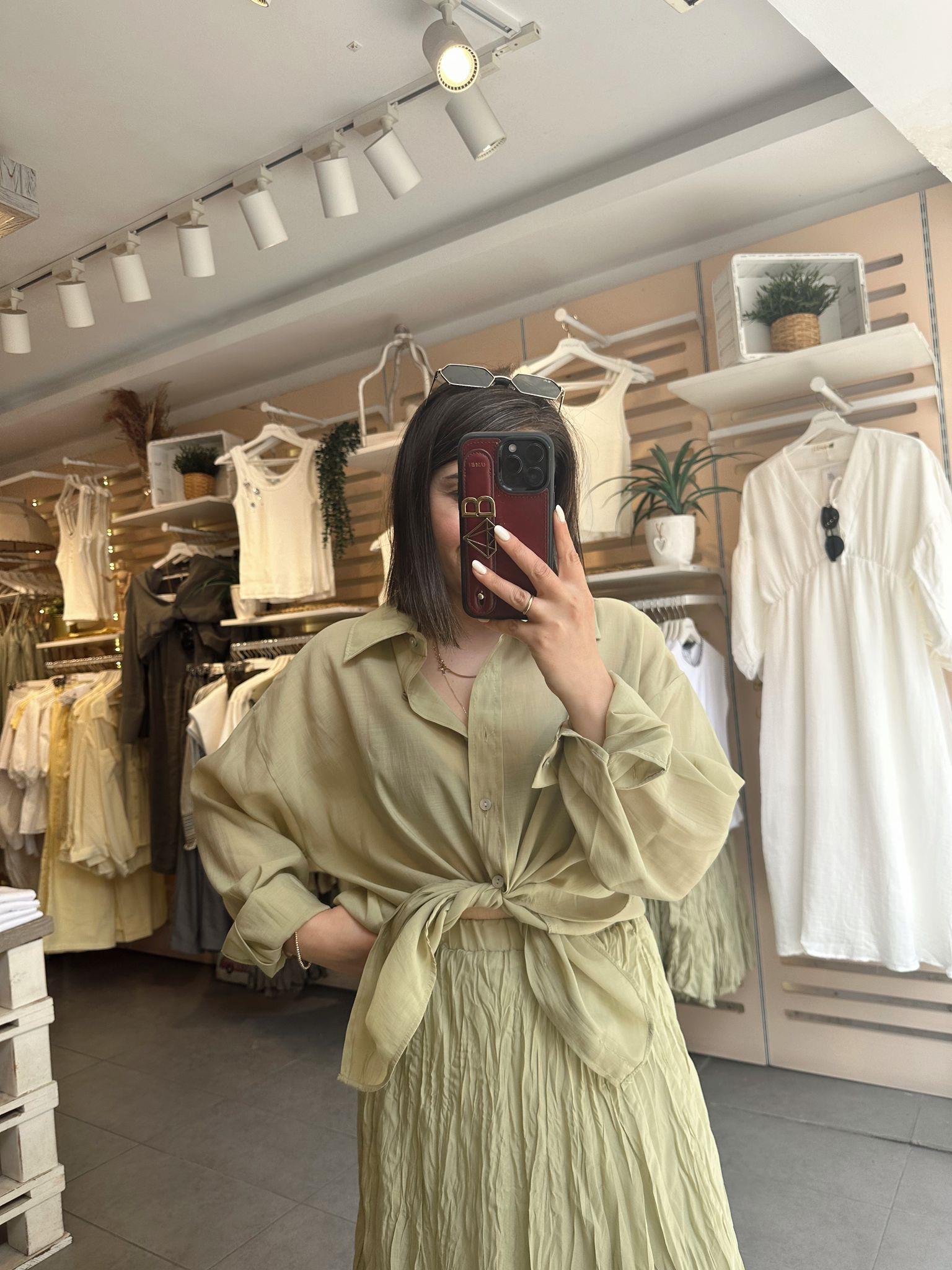 4924 Yeşil Oversize İpeksi Gömlek 