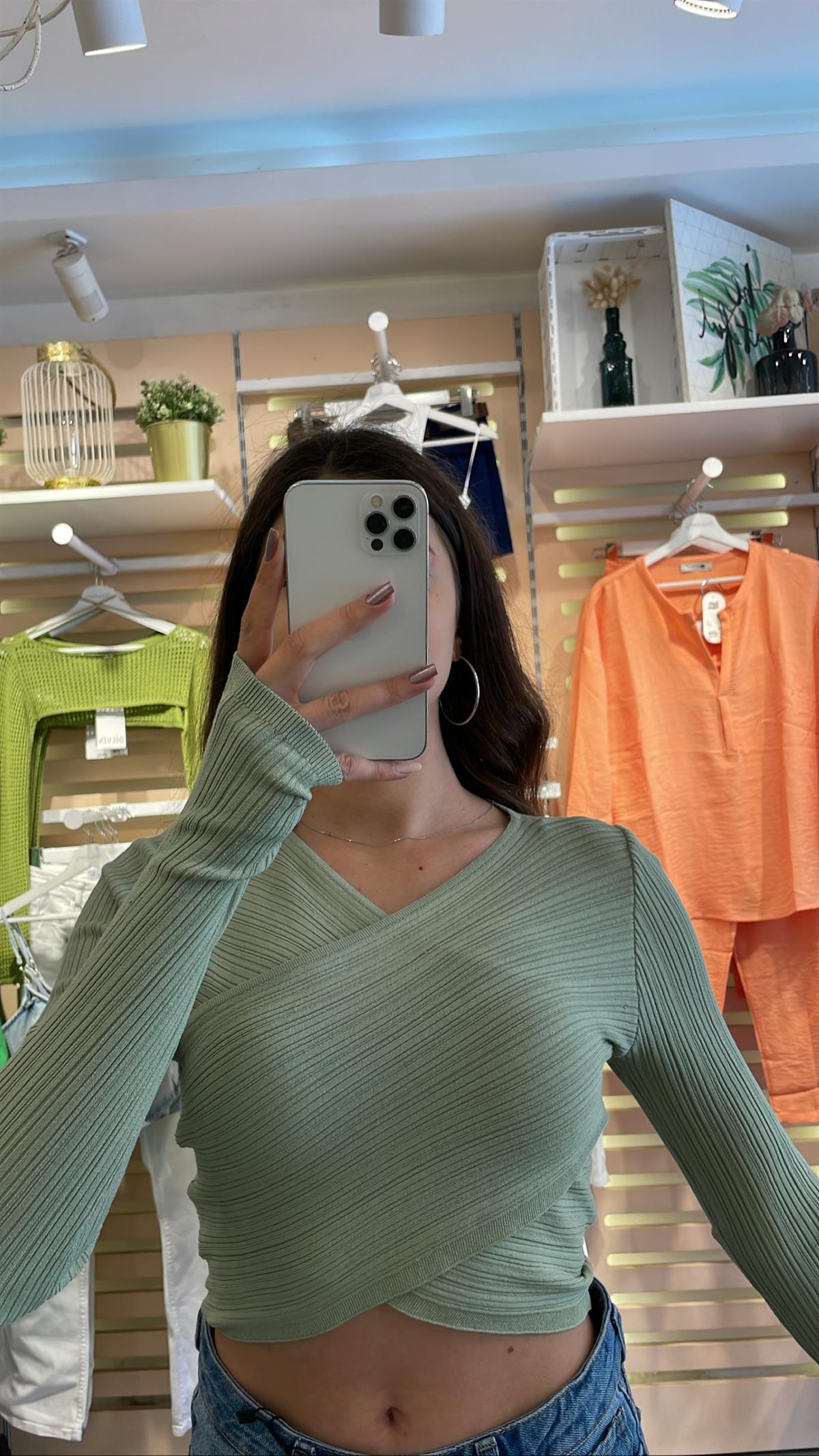 Açık Haki V Yaka Önü Verev Crop Bluz | StrawberryWear