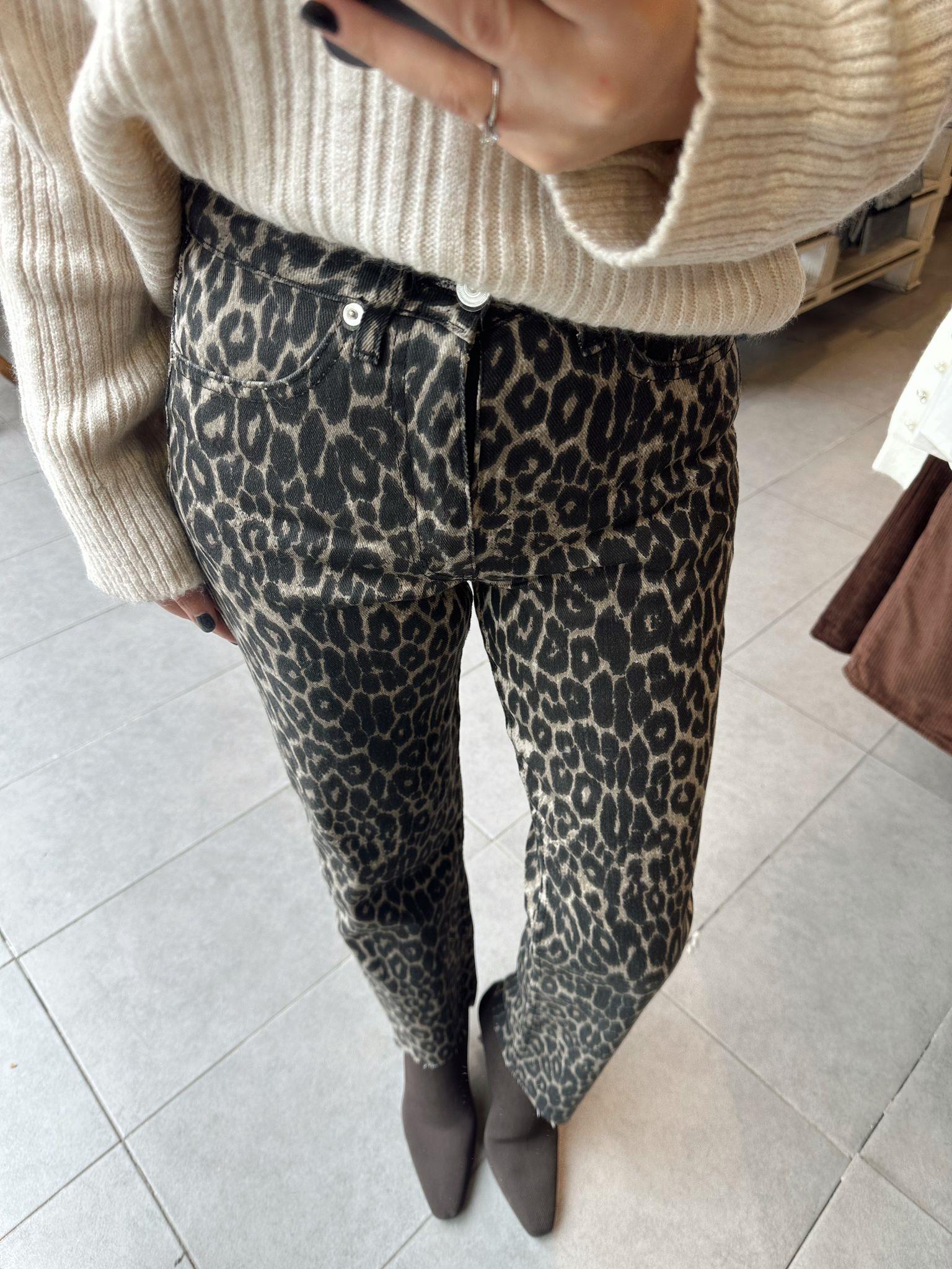 Leopar Desenli Kesik Paça Pantolon 