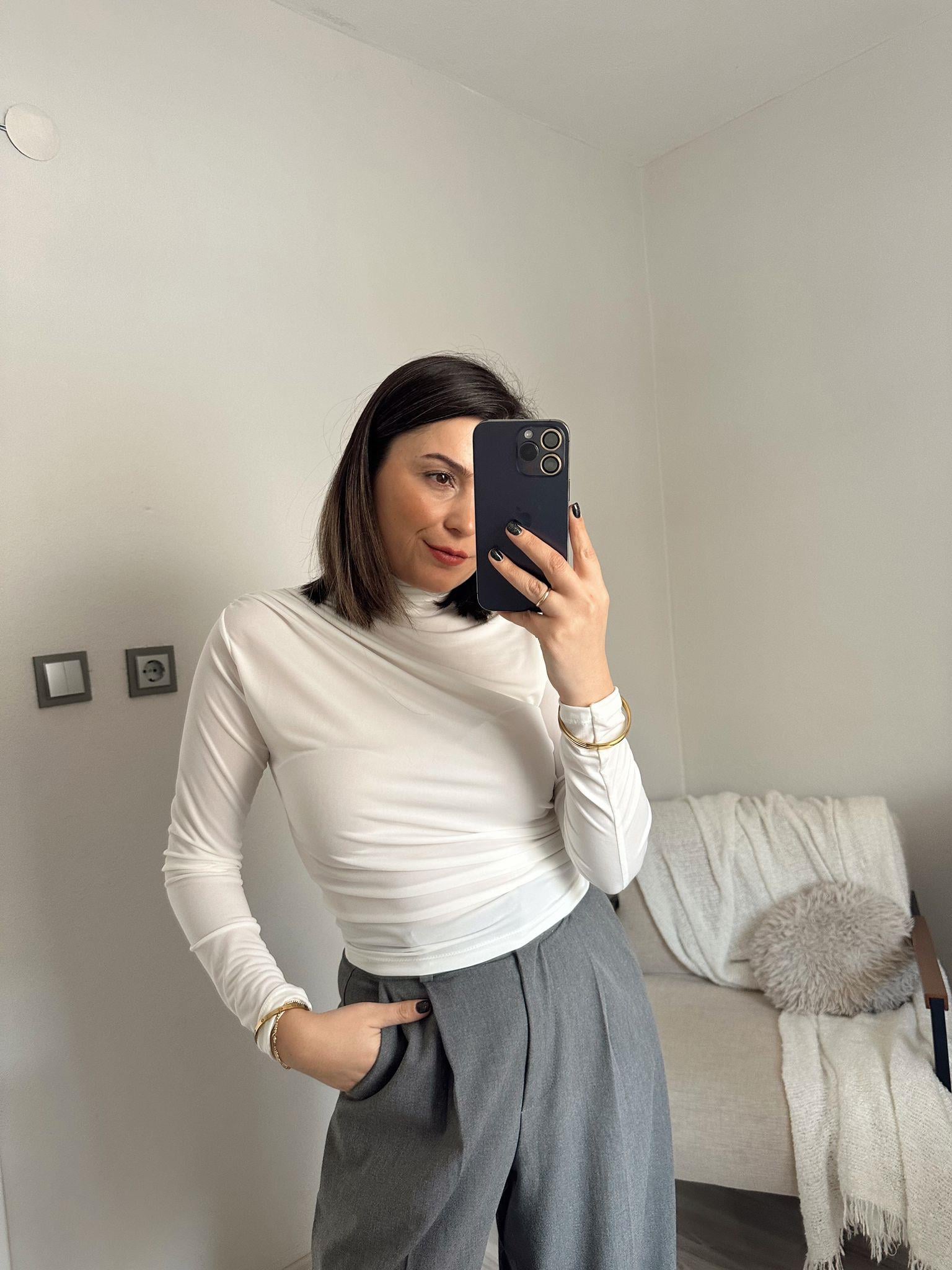 Beyaz Büzgülü Bluz