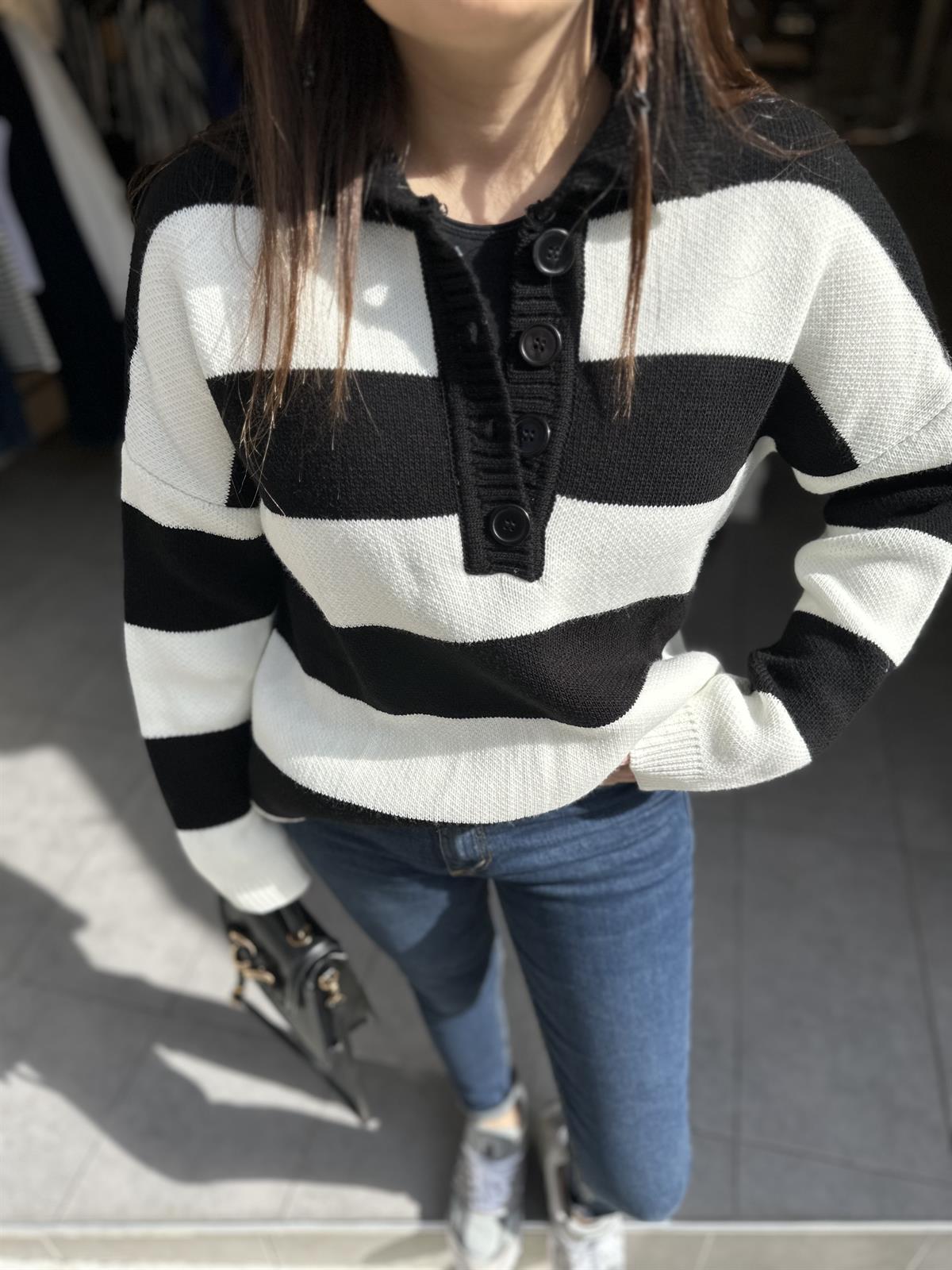 Çizgili Siyah Beyaz Kazak | StrawberryWear