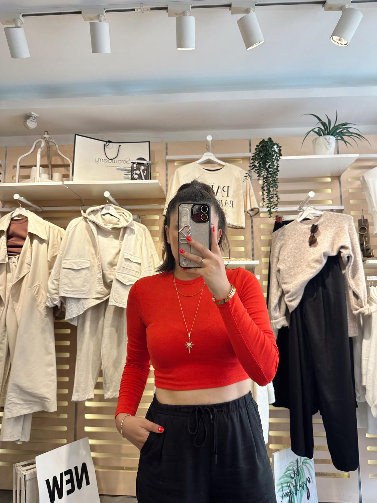 Kırmızı Crop 
