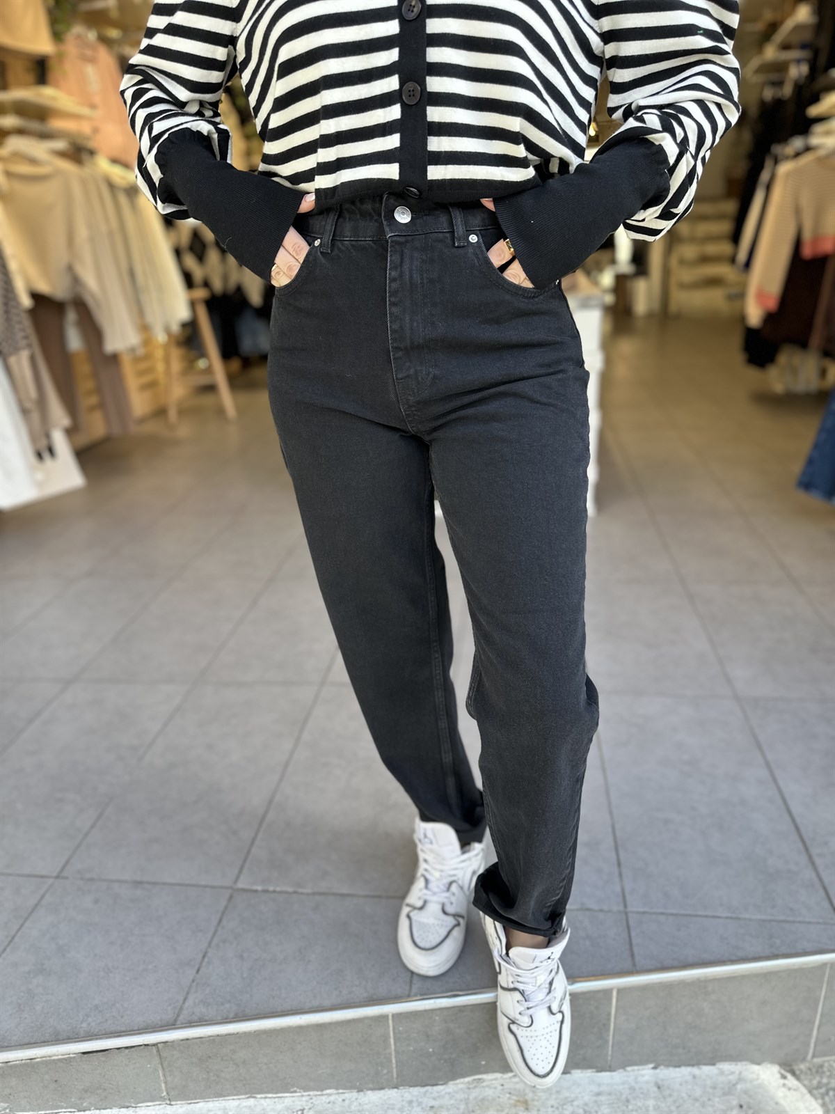 Yüksek Bel Siyah Mom Jean | StrawberryWear
