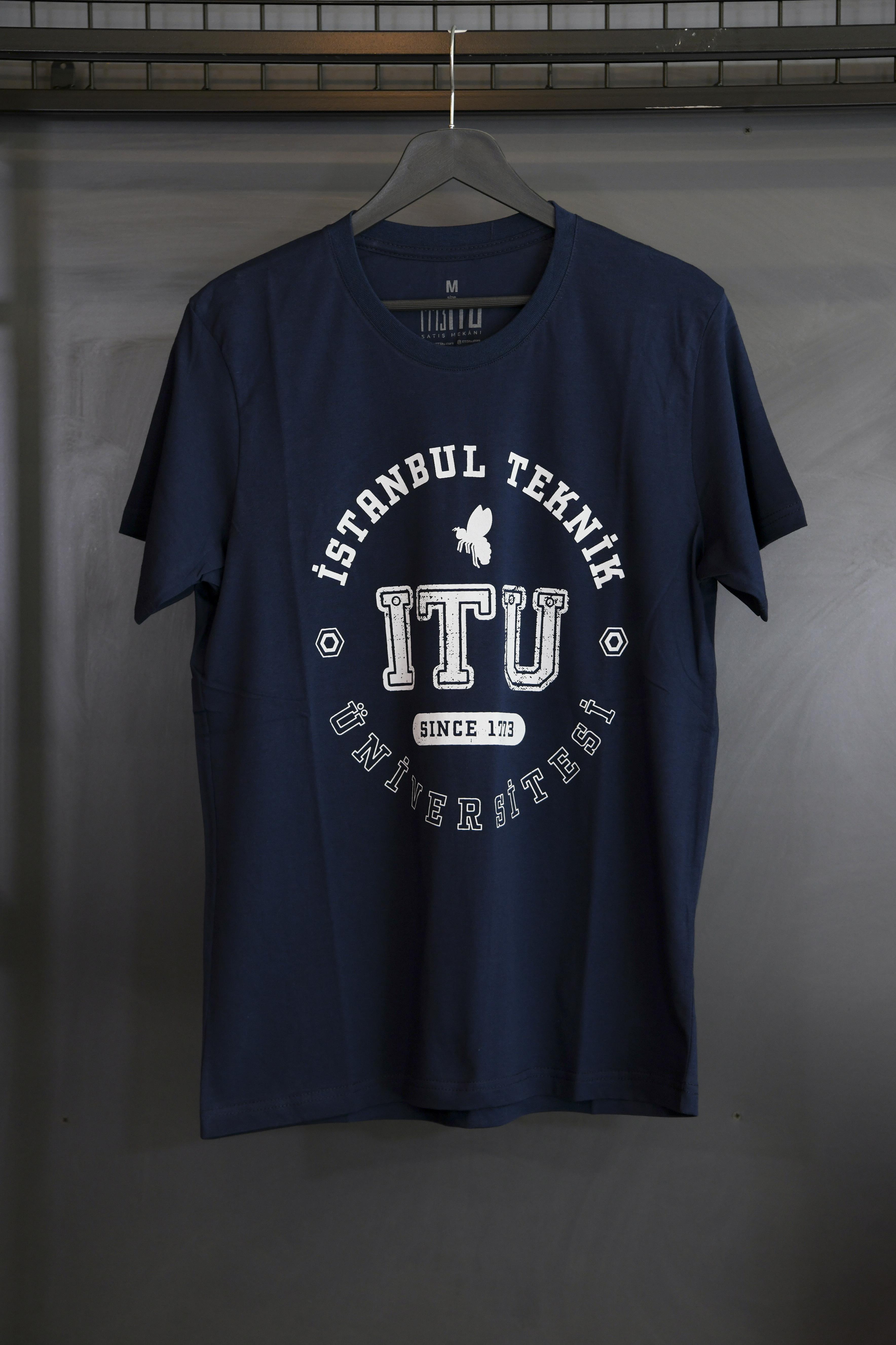 1773İtu.store Classic T-Shirt 