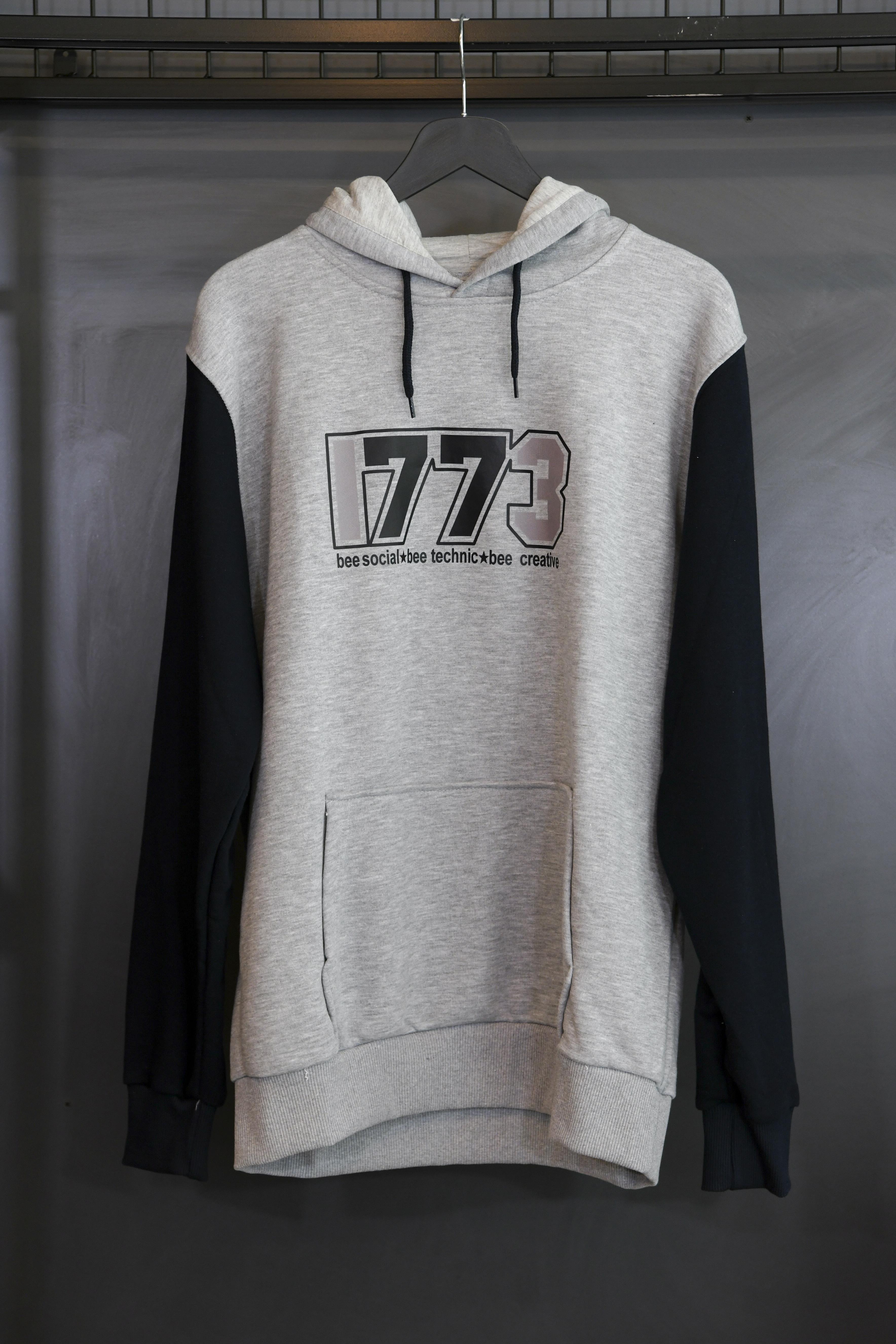 1773İtu.store Sweatshirt