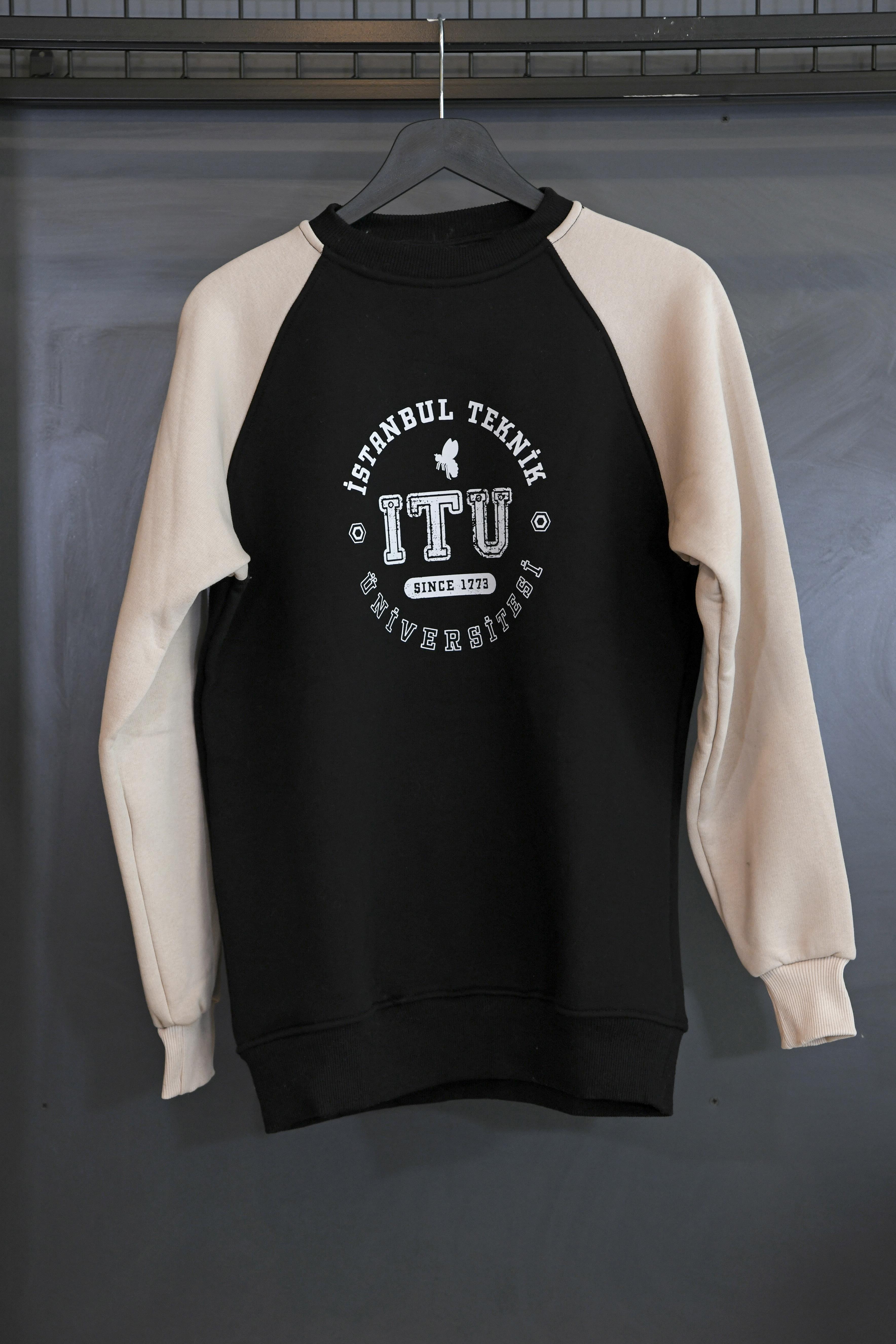 1773İtu.store Sweatshirt
