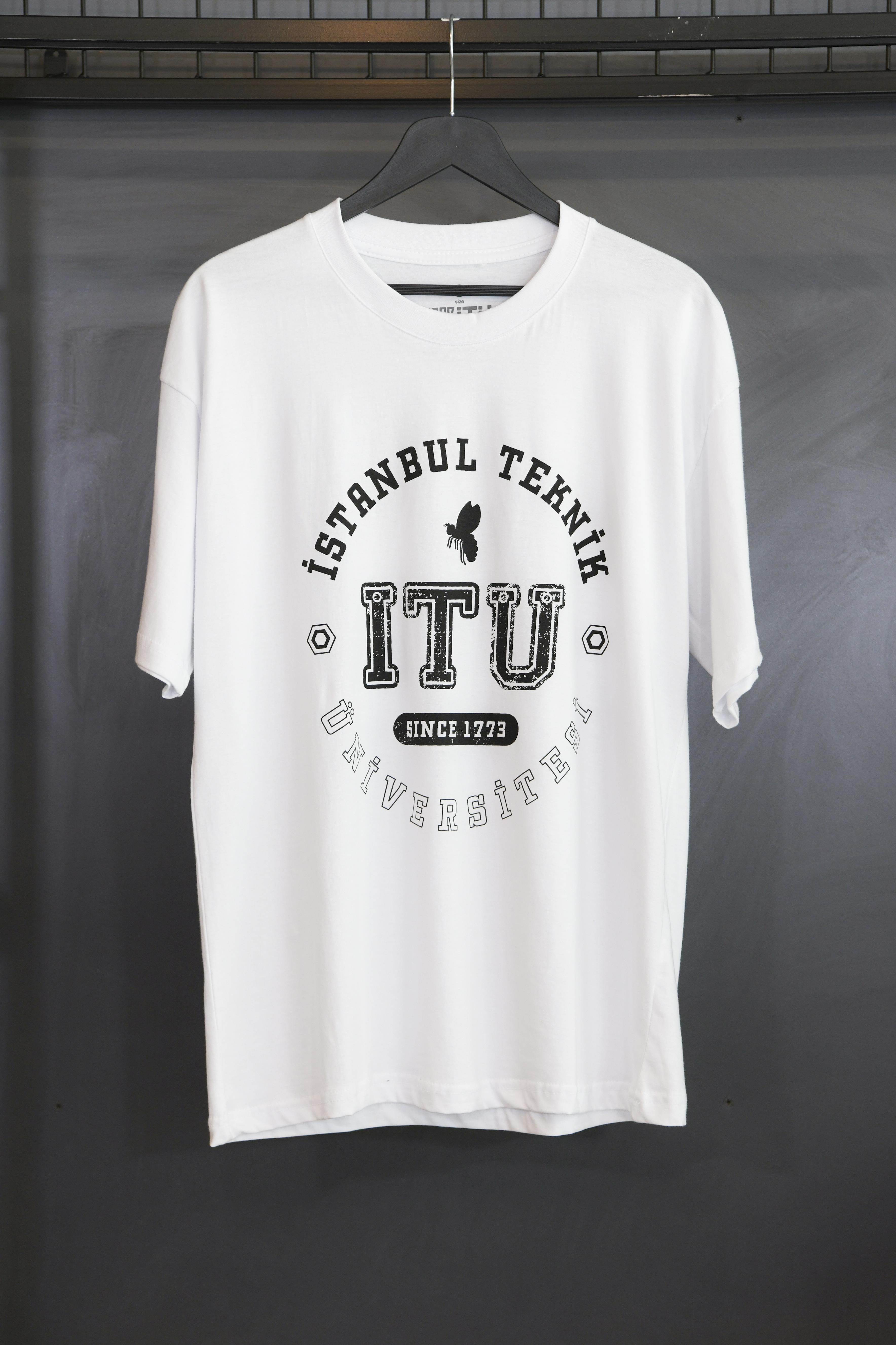 1773İtu.store Classic T-Shirt 