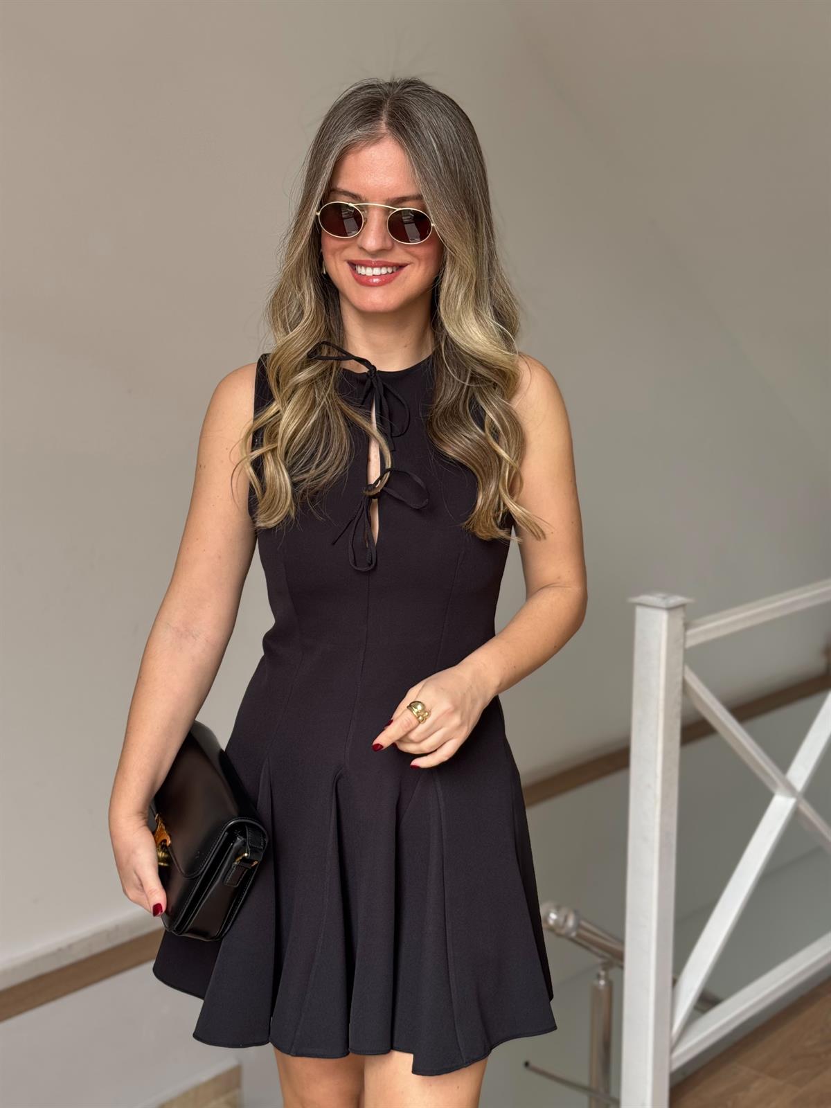  Önü Bağcıklı Volanlı Mini Elbise - Siyah